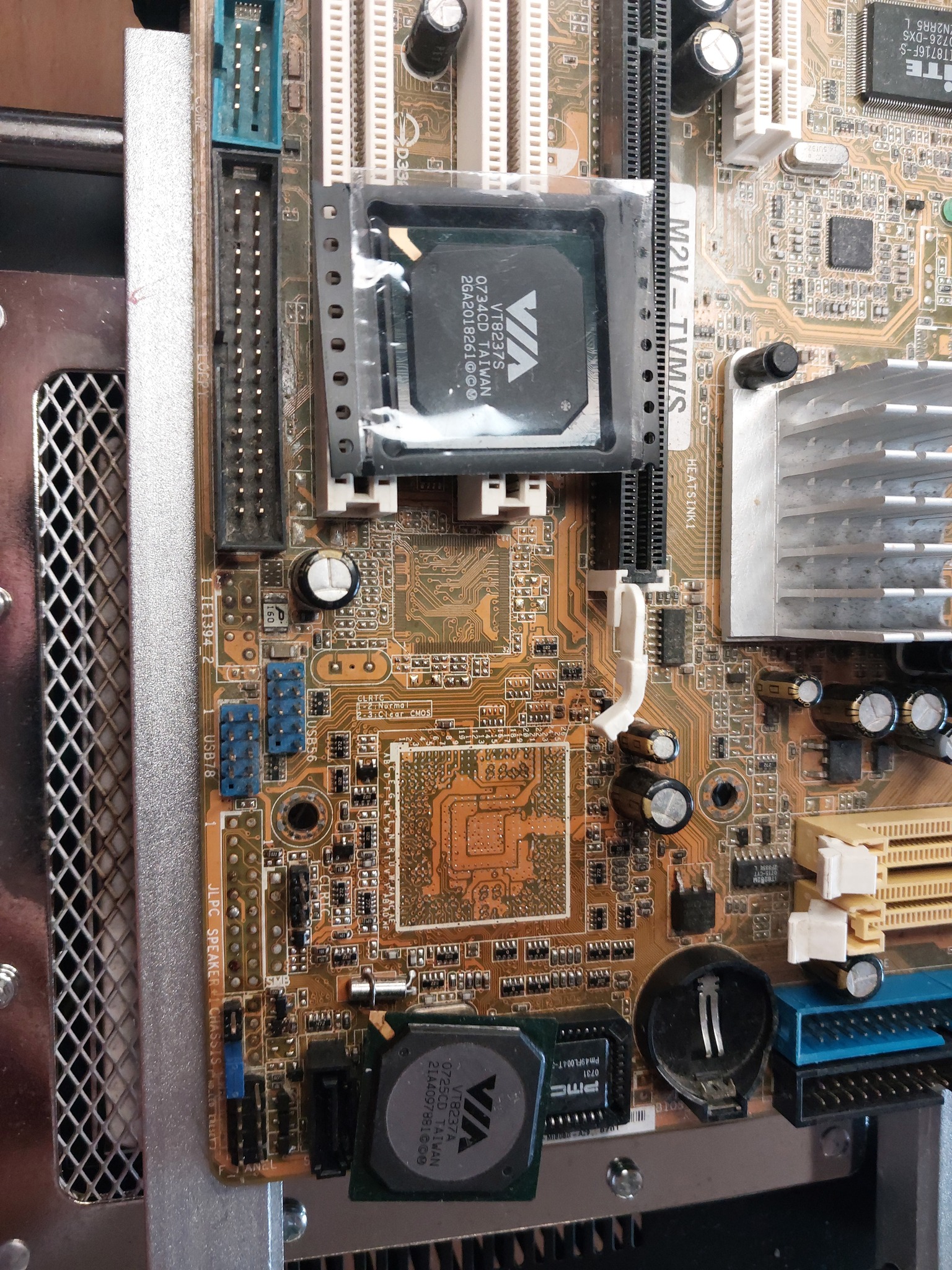 Motherboard chip substitution ISL6520A ------------- RT9202