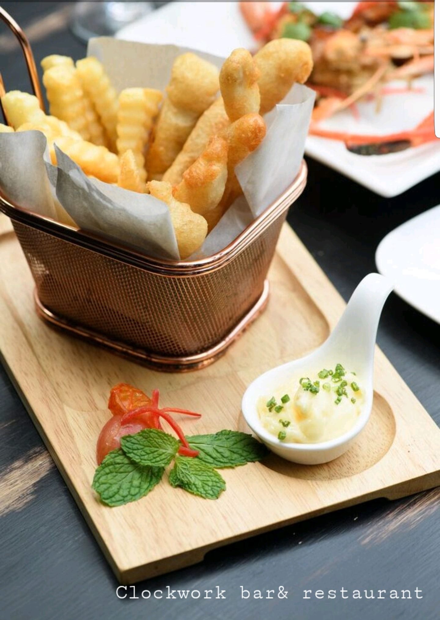 บ่ายๆเบื่อๆ รองท้องด้วย... - Clockwork Bar&Restaurant