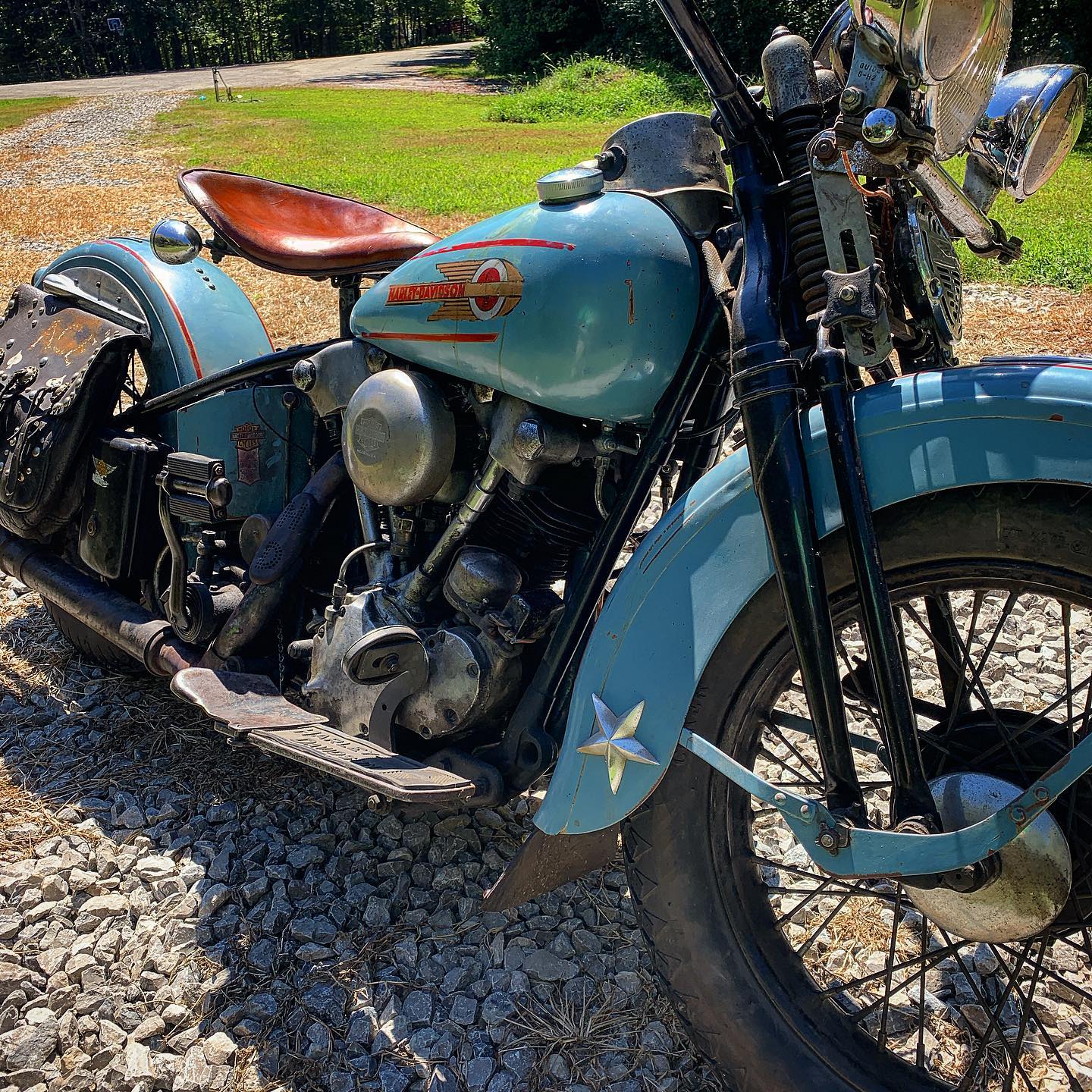 ワッセンタンク　ハーレー　トライアンフ Mike - Dusting off the 37 #knucklehead today --MW www