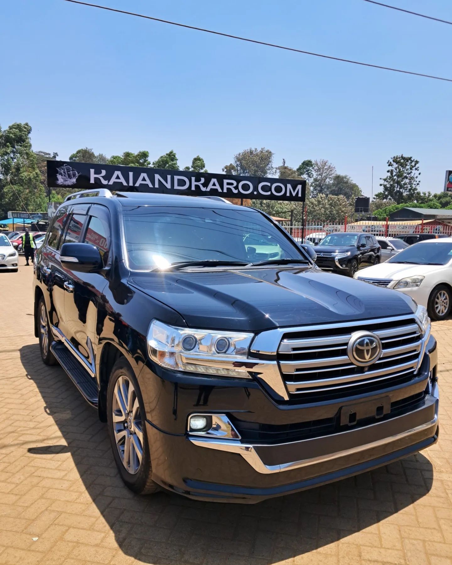 Define opulence. Toyota 🫴 2016 Toyota Landcruiser LC200 ZX V8 4.6