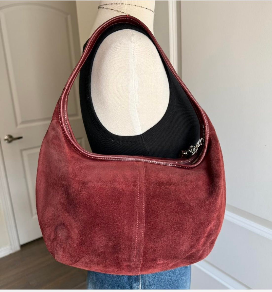 ISO Coach Ergo 9219/9221 or 9220 in red leather or red suede ❤️
