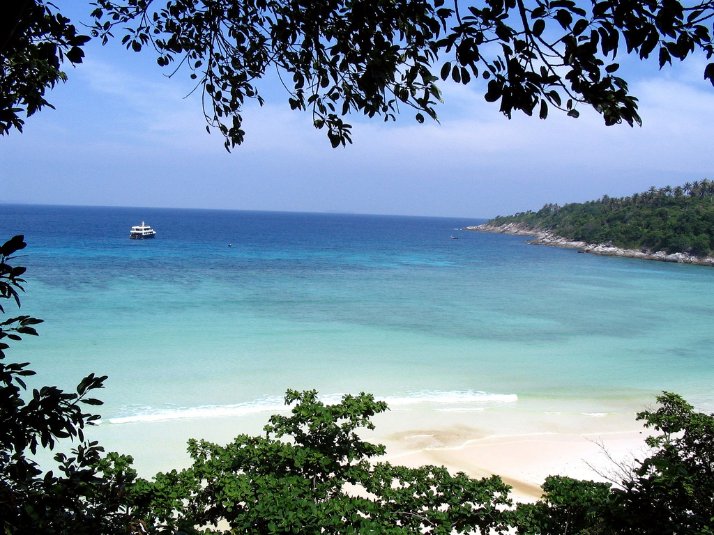 Silent - Raya Island, Phuket Raya Island is considered to be one of the ...