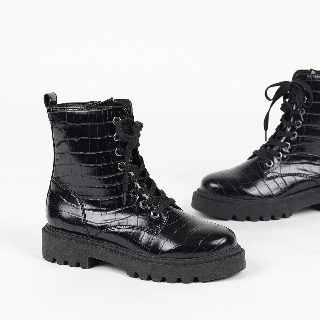 Famous Footwear Australia - Retail Company | Facebook - 3,184 Photos