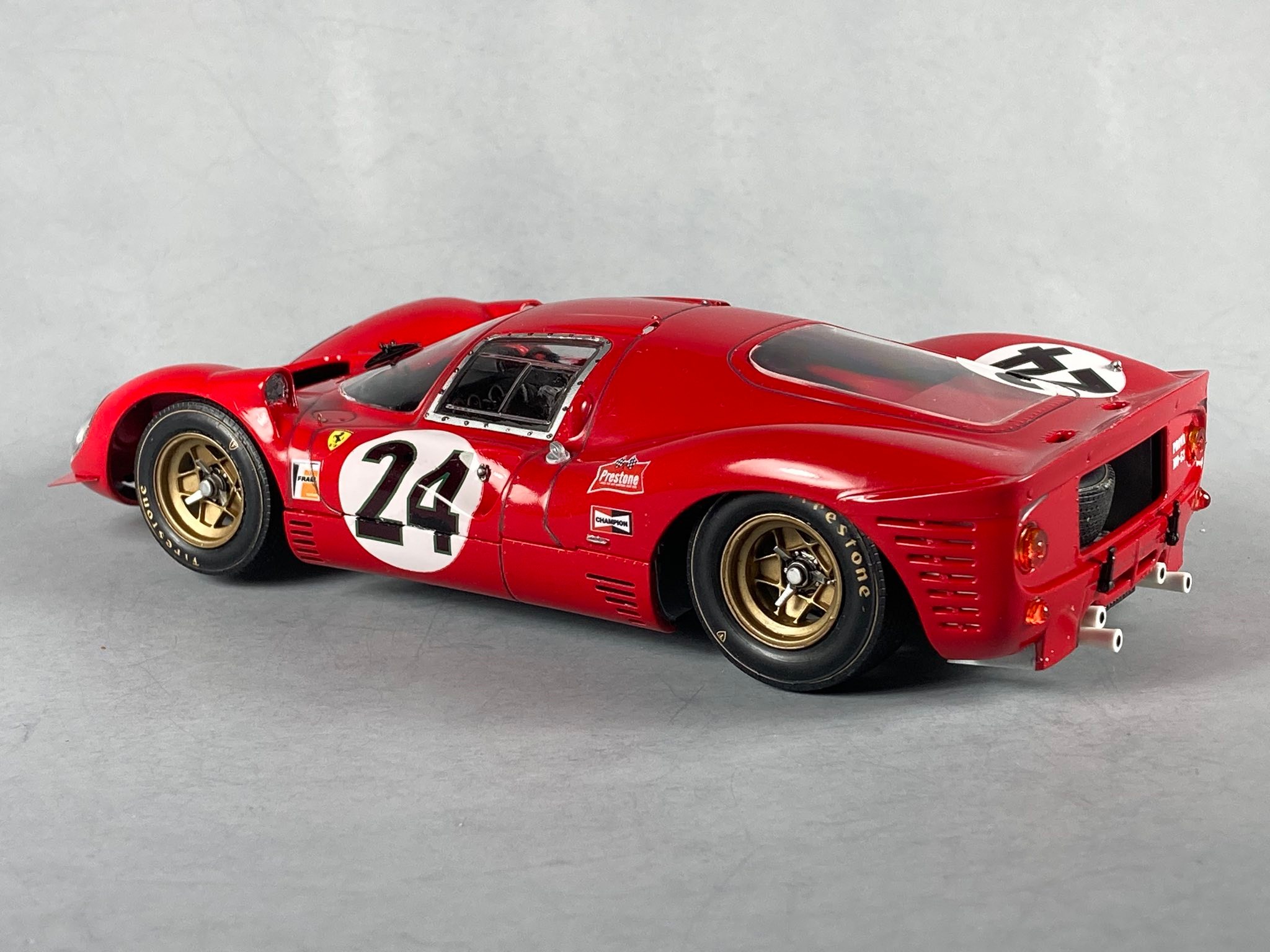 1:43 scale diorama “Victory Daytona 1967” Ferrari 330 P4 and 412 P