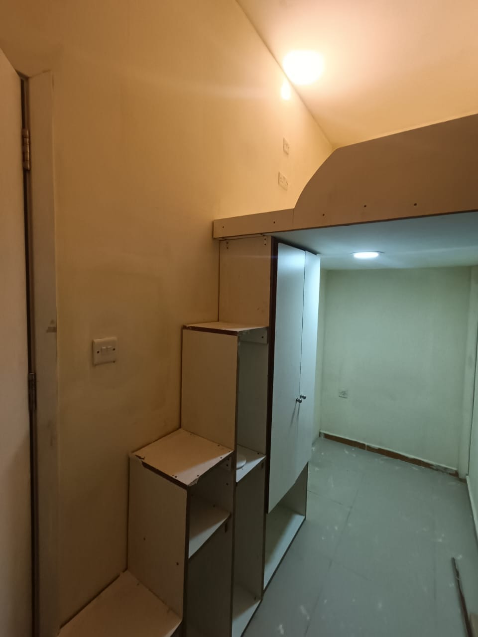 Rigga/Muraqqabad- Partition for Rent