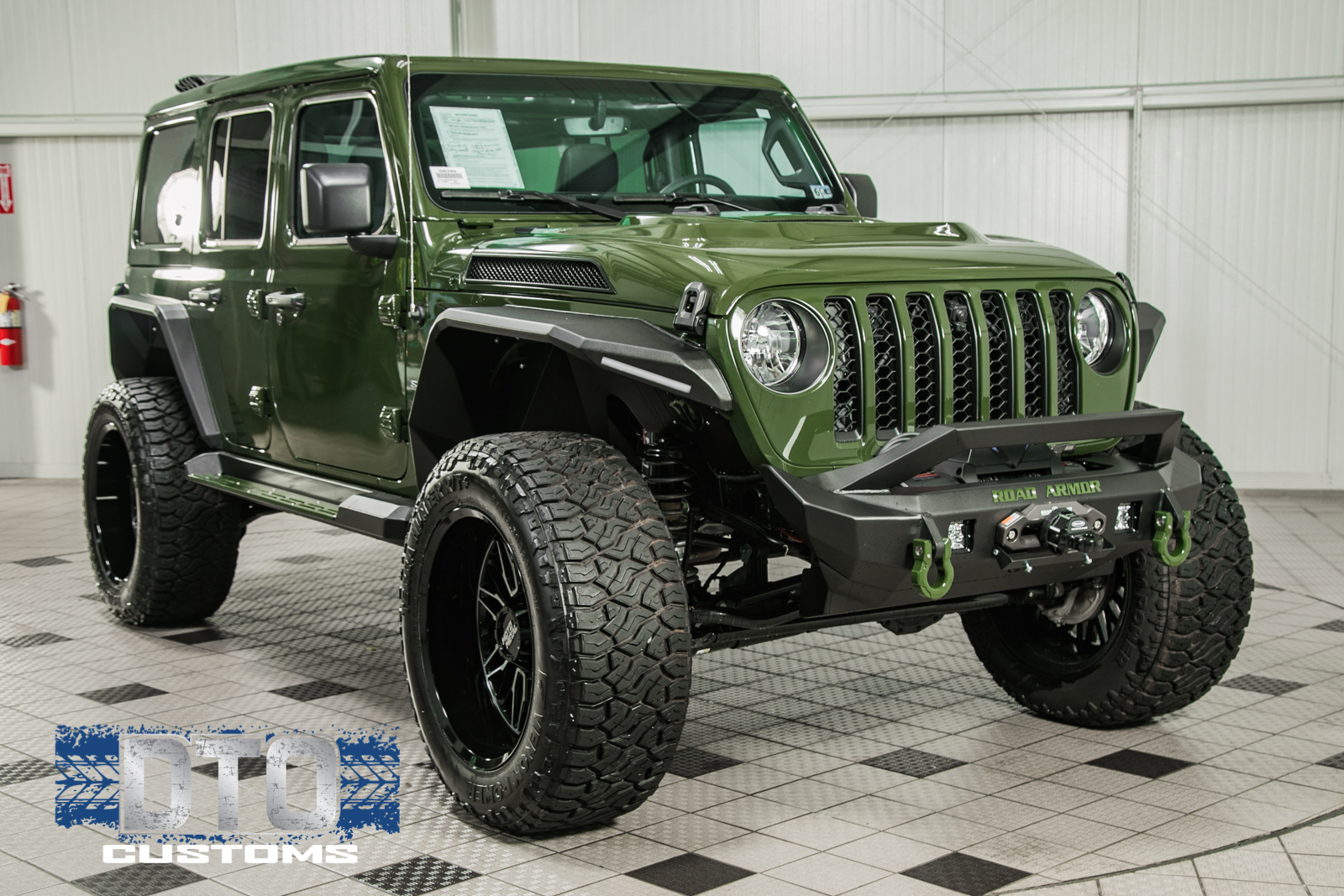 CUSTOM BUILT ** 2022 Jeep Wrangler Unlimited SAHARA. Road Armor 