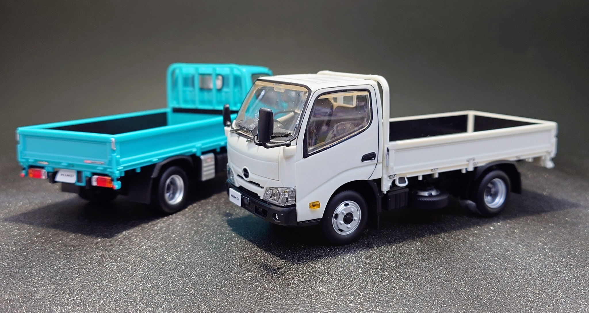 アオシマ1/32楽プラ 日野デュトロ 完成