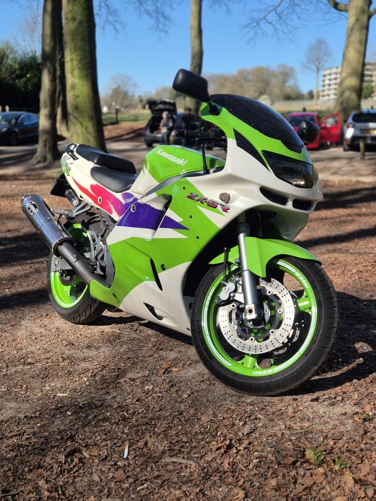 What are the correct NGK spark plug cap sizes for a 1996 Kawasaki