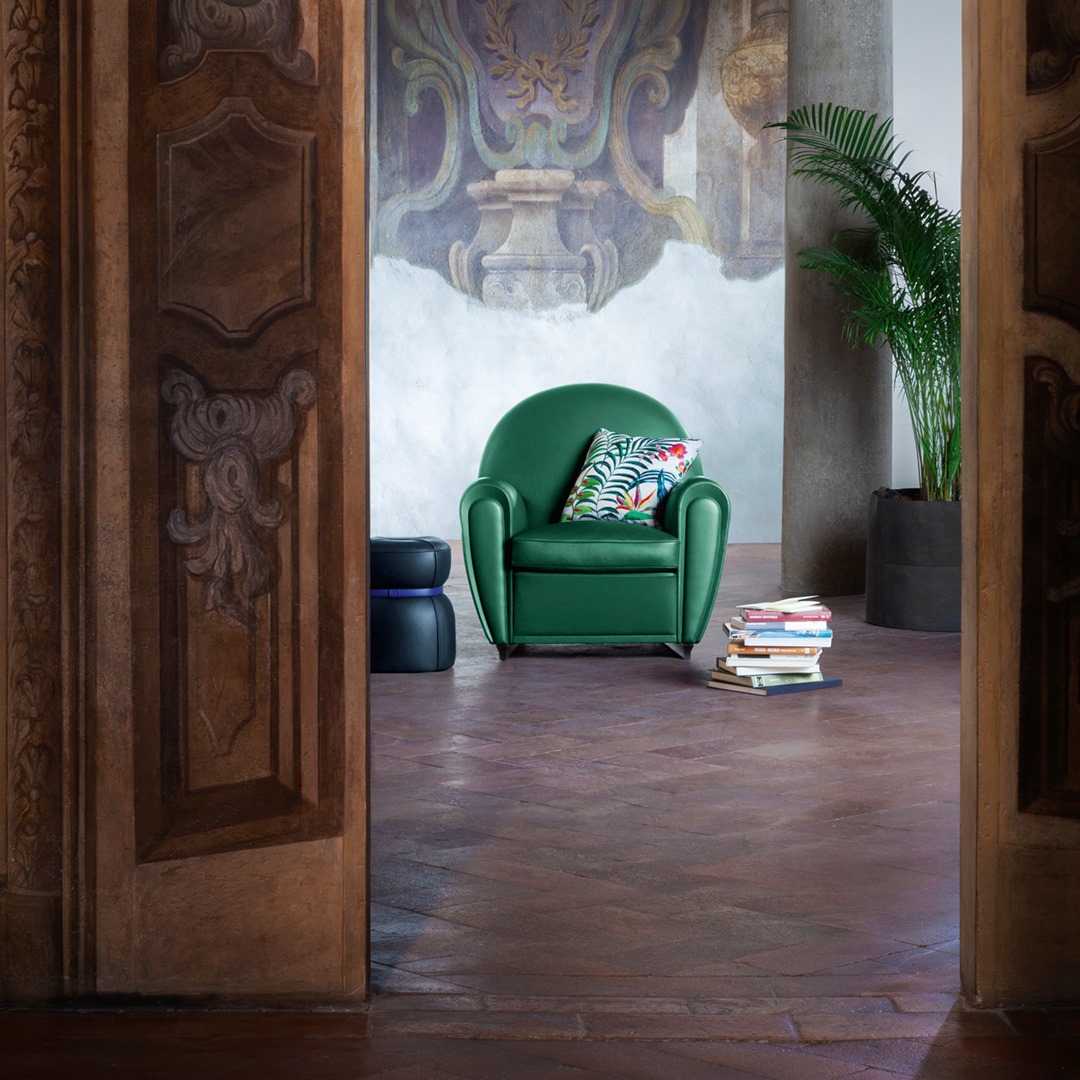 Take a seat and enjoy the re-edition of a great classic. Discover