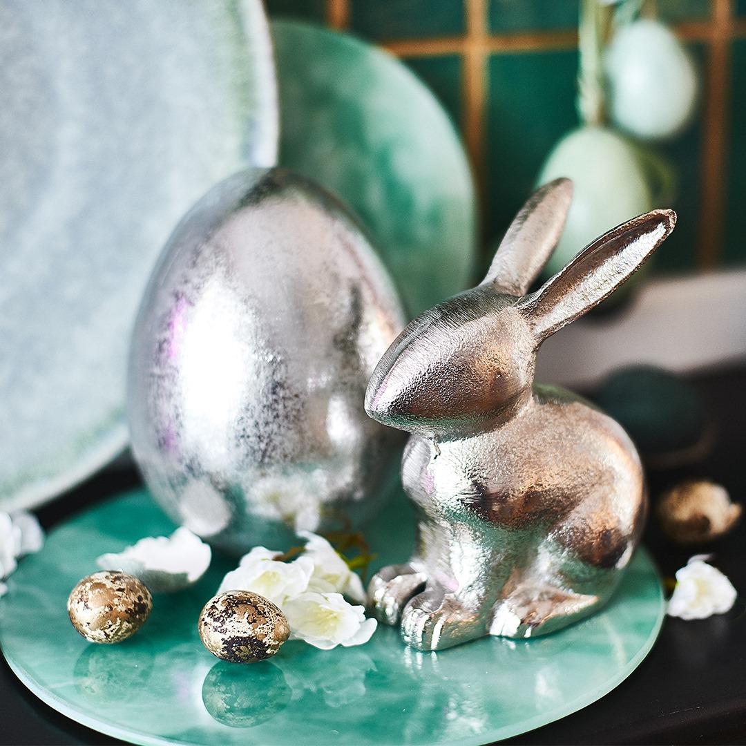 So geht moderne Osterdeko: Silberne Häschen, schimmernde Eier und ein marmoriertes Dekotablett in frischem Grün.🌿🐣 Hier geht's zur Kollektion: bit.ly/ostern-in-grün