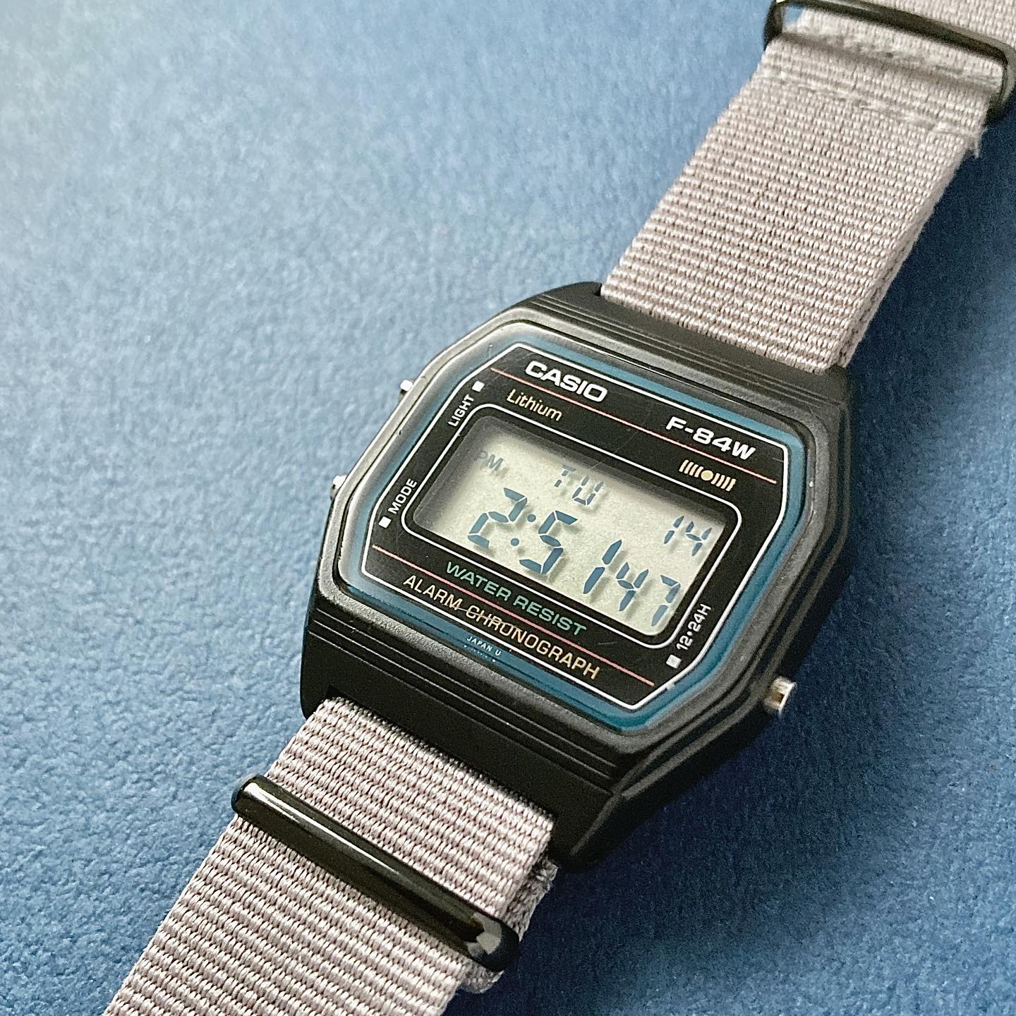 ふるカシ時計 - 商品番号150 casio F84w 1st 樹脂製ケース ビス留め裏蓋 プラスチック風防...