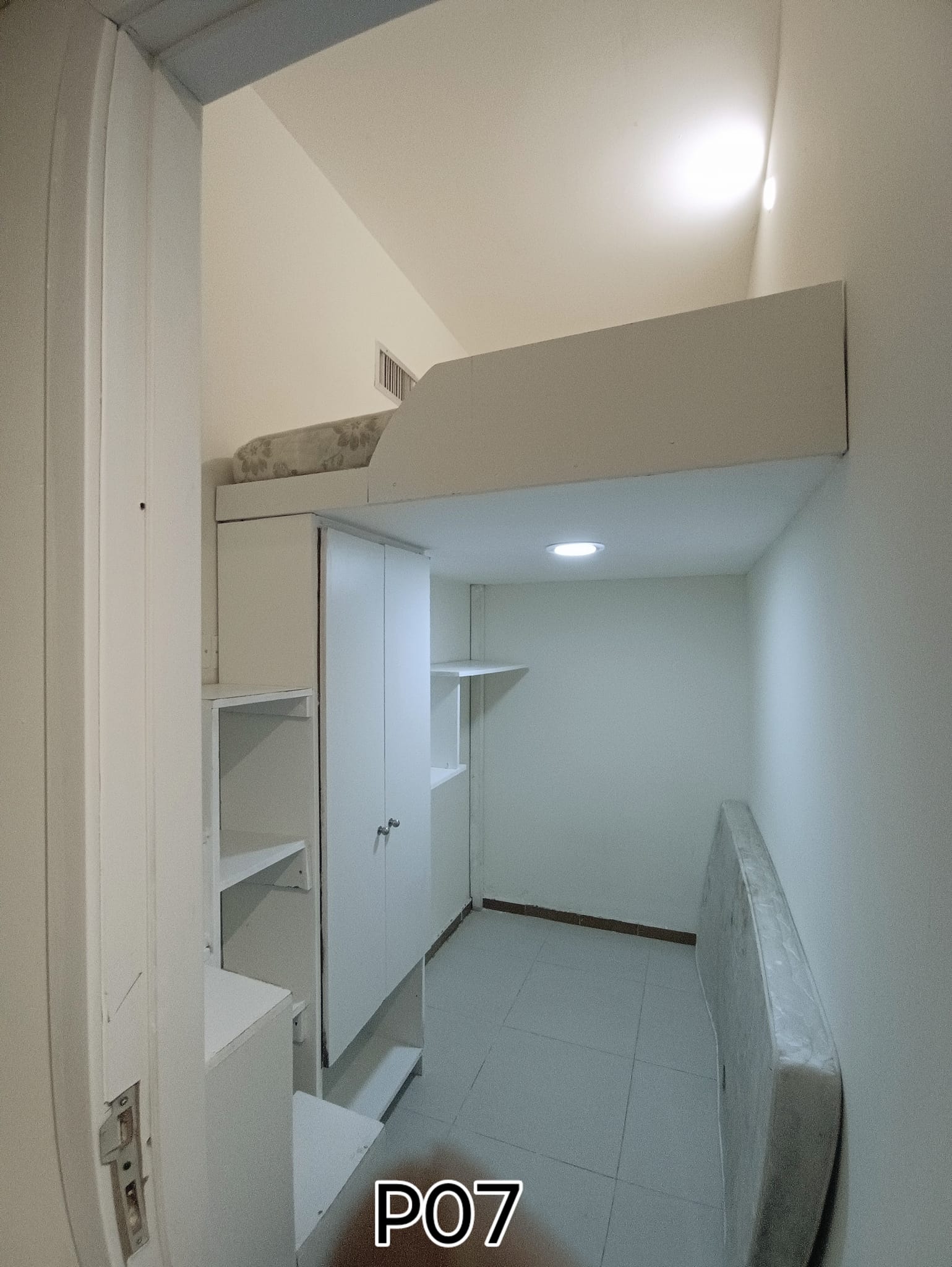 Rigga/Muraqqabad- Partition for Rent