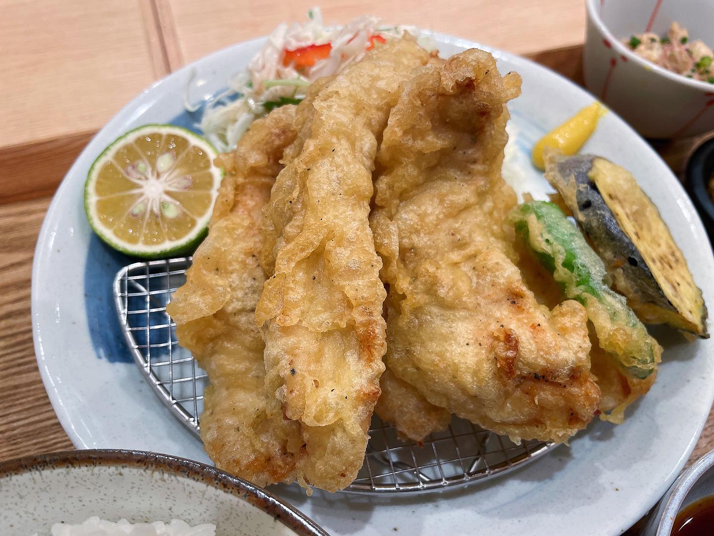 おいしい写真研究会 - 【#大分】大分に来たならとり天が食べたーいという夢が叶った(๑˃̵ᴗ˂̵) #おいしい...