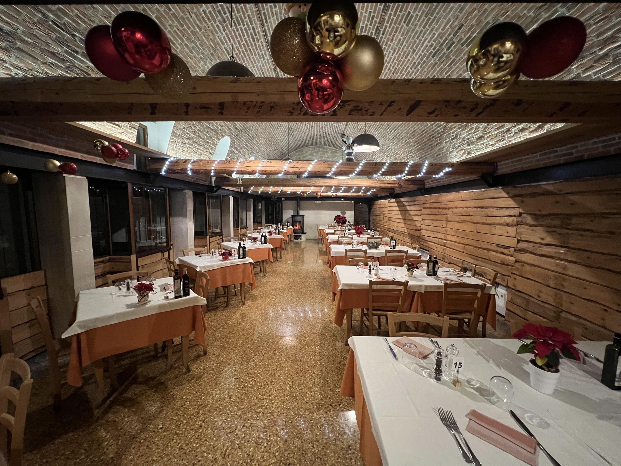 Con le MANI IN PASTA - Ristorante Pizzeria - Tutto pronto ....🍕🍕 ...