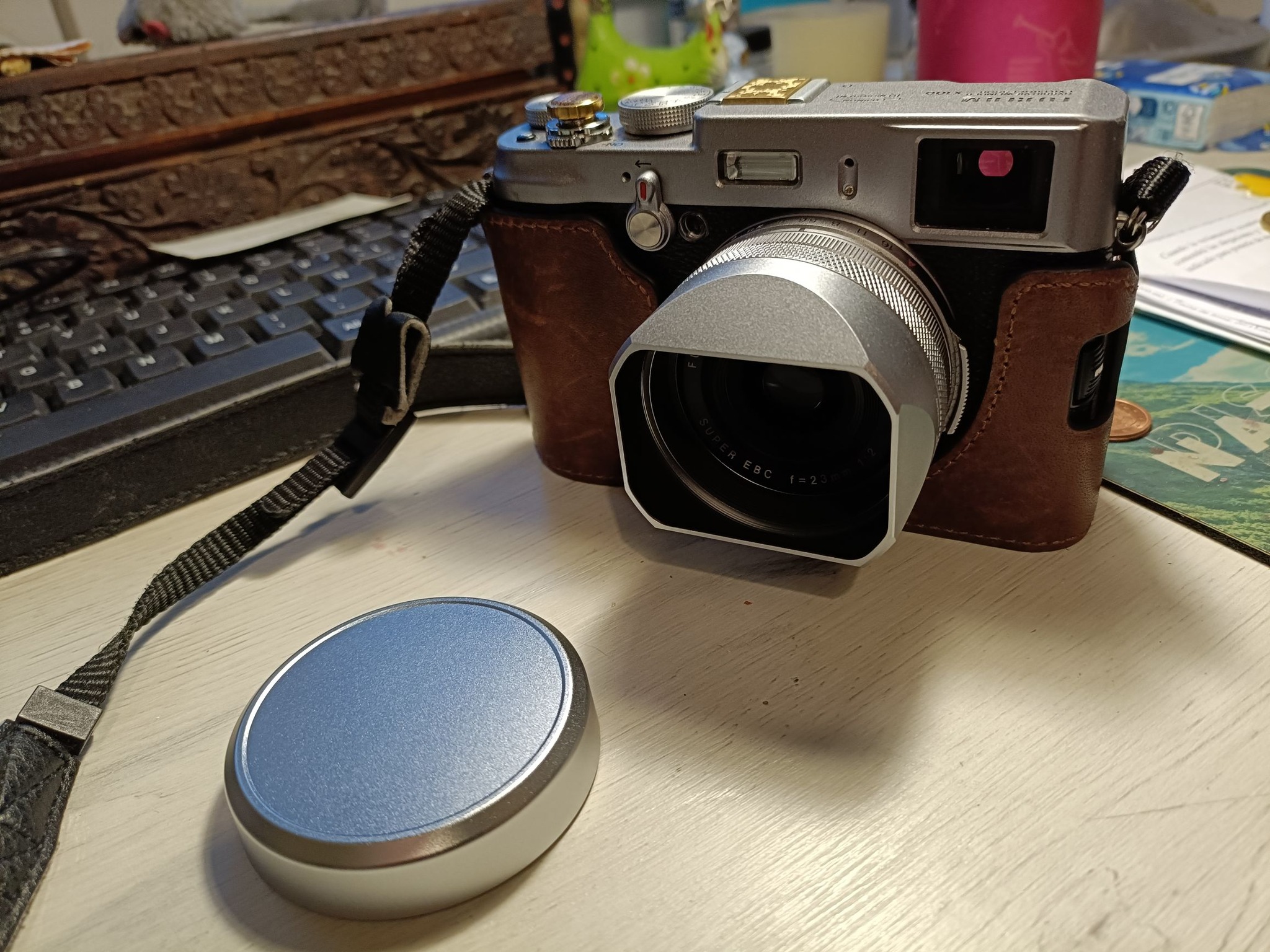 Is there a square hood for the 7artisans 25mm f/1.8?