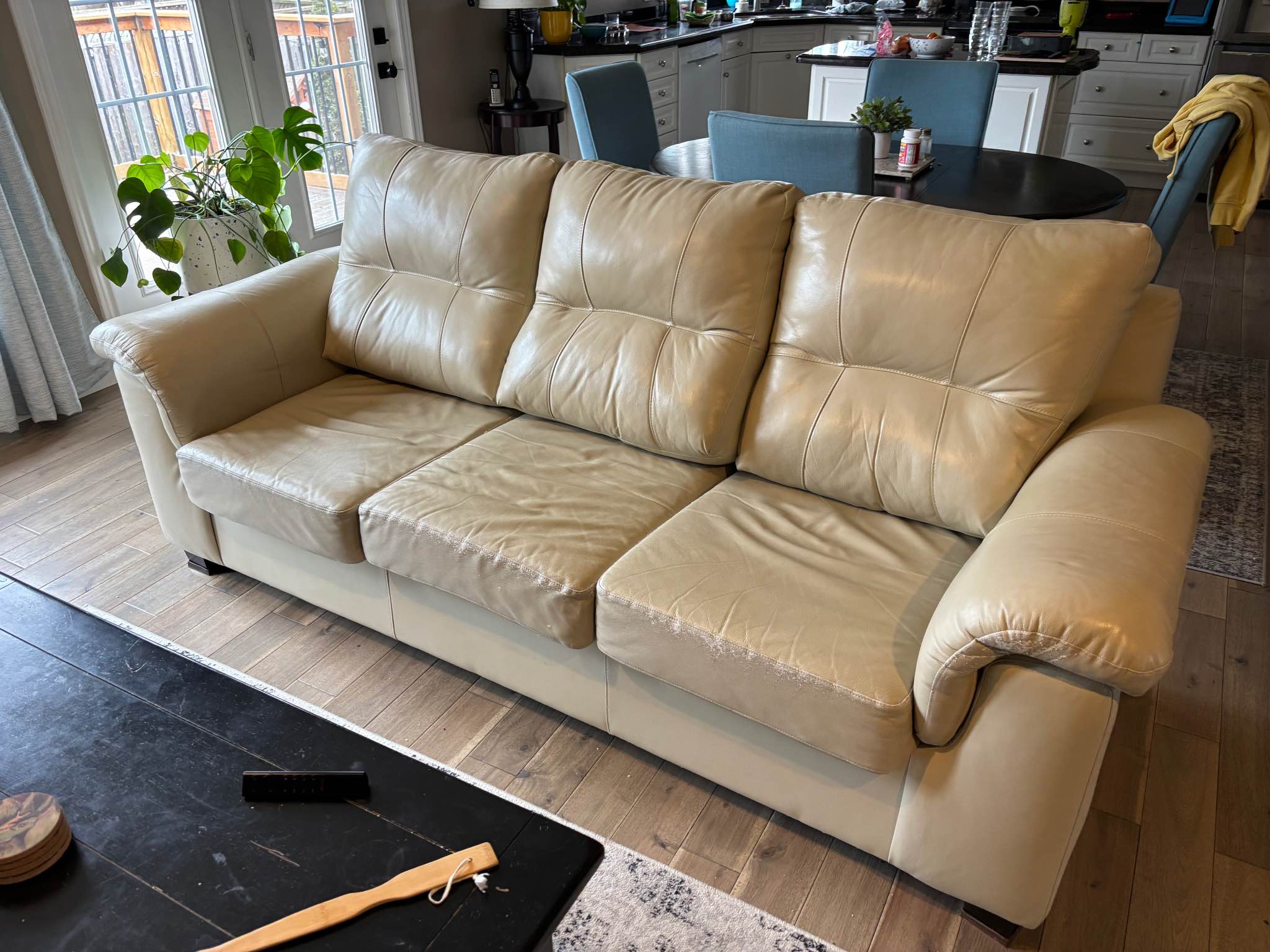 Used leather sofa - Sofas, Loveseats & Sectionals - Guelph, Ontario