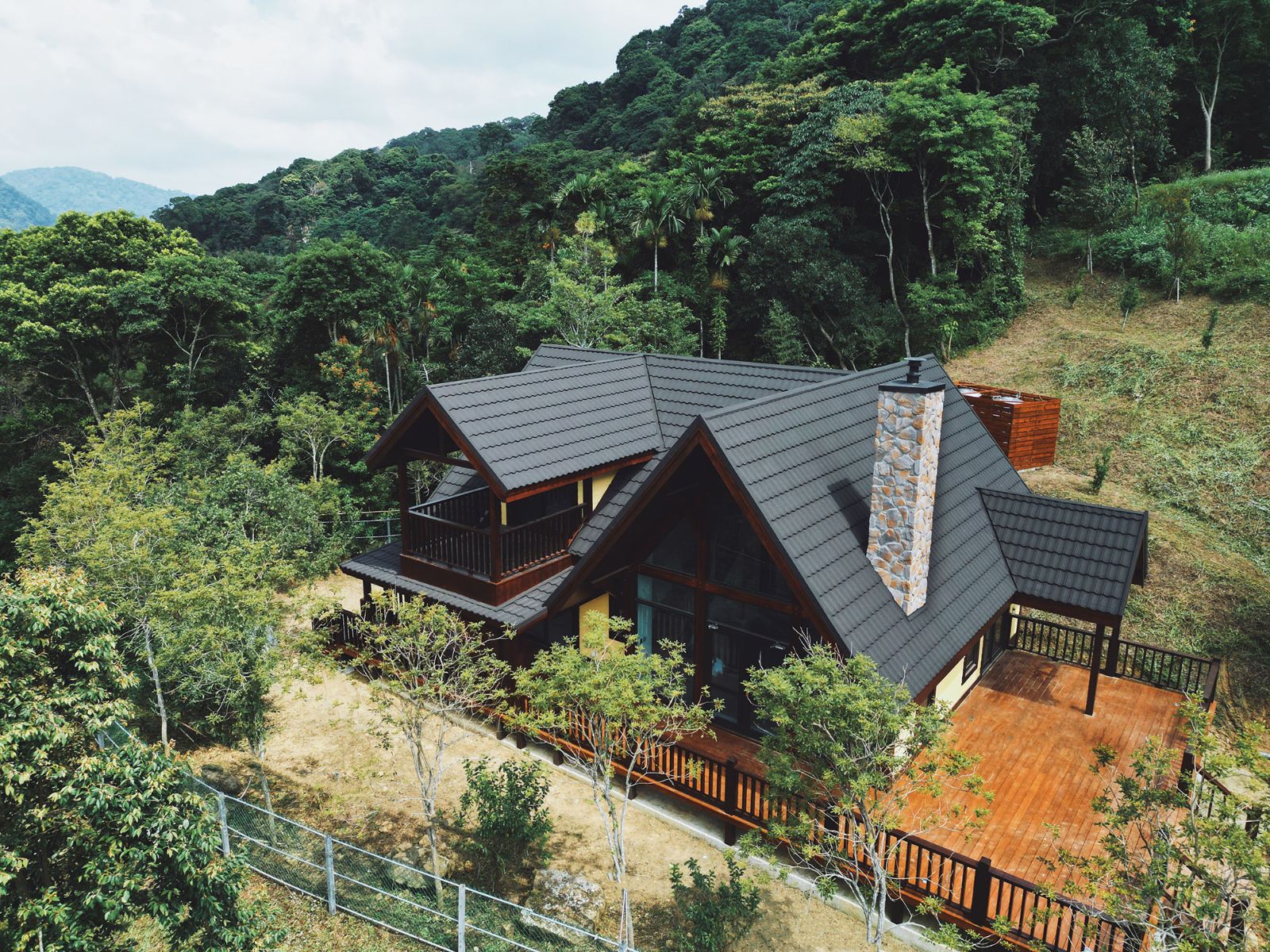 【美麗木屋見證了夫妻之愛，也實踐了守護地... - 居林木構建築 Asperworld Log & Timber Homes