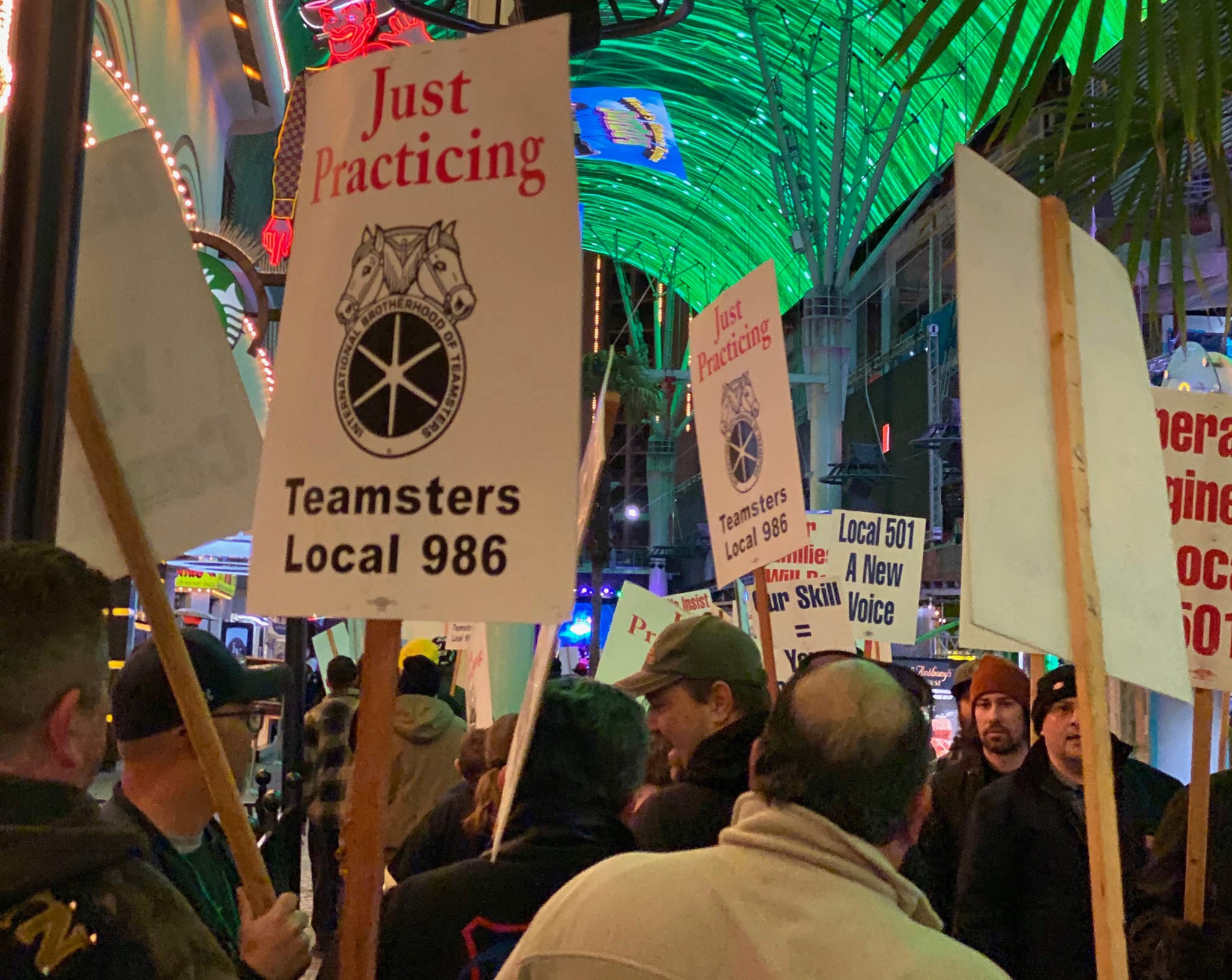 Teamsters Local 986 - Over 200 pickets from Teamsters Local 986 and ...
