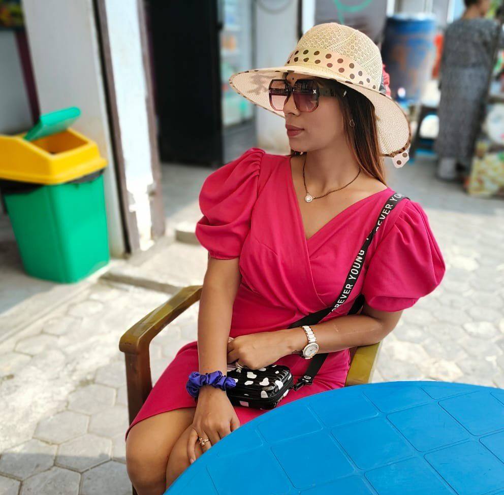 BiBi ke changul se nahi nikal sakti🤪 #reelsviralfb #newpost # ...