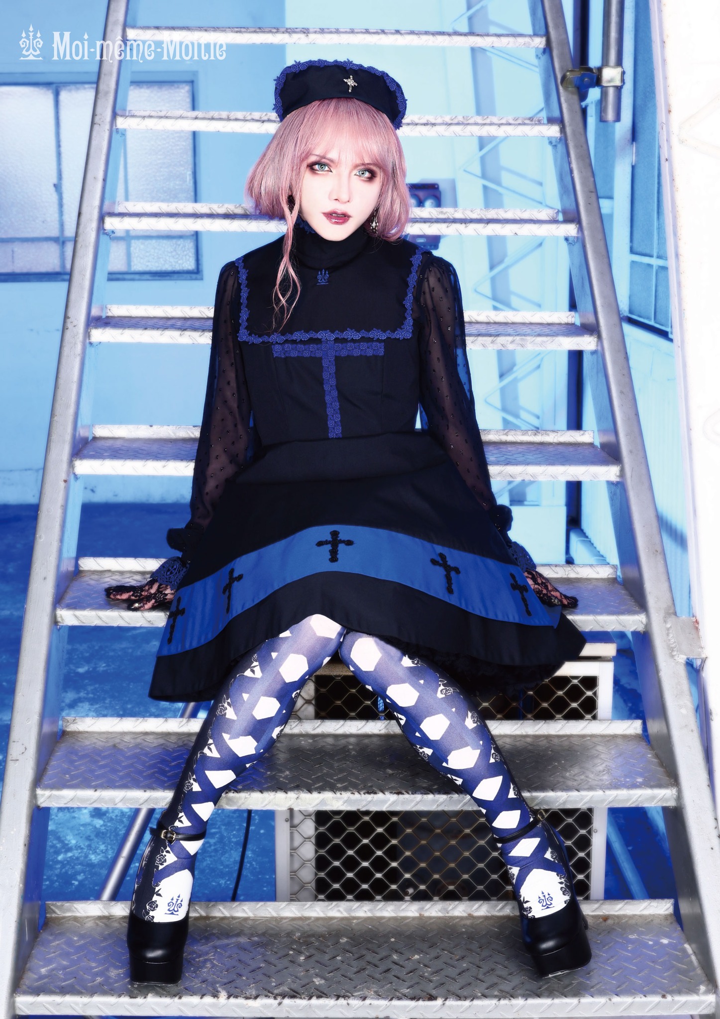 🥀Arrival now 🥀 バイカラー十字架アップリケジャンパースカート