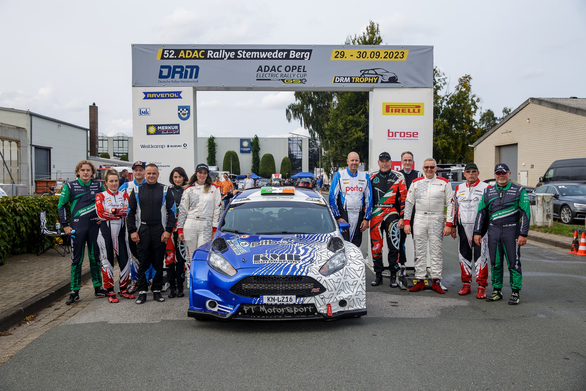 Philip Geipel // official fanpage - Da ist er!!!! Kahle Motorsport hat ...