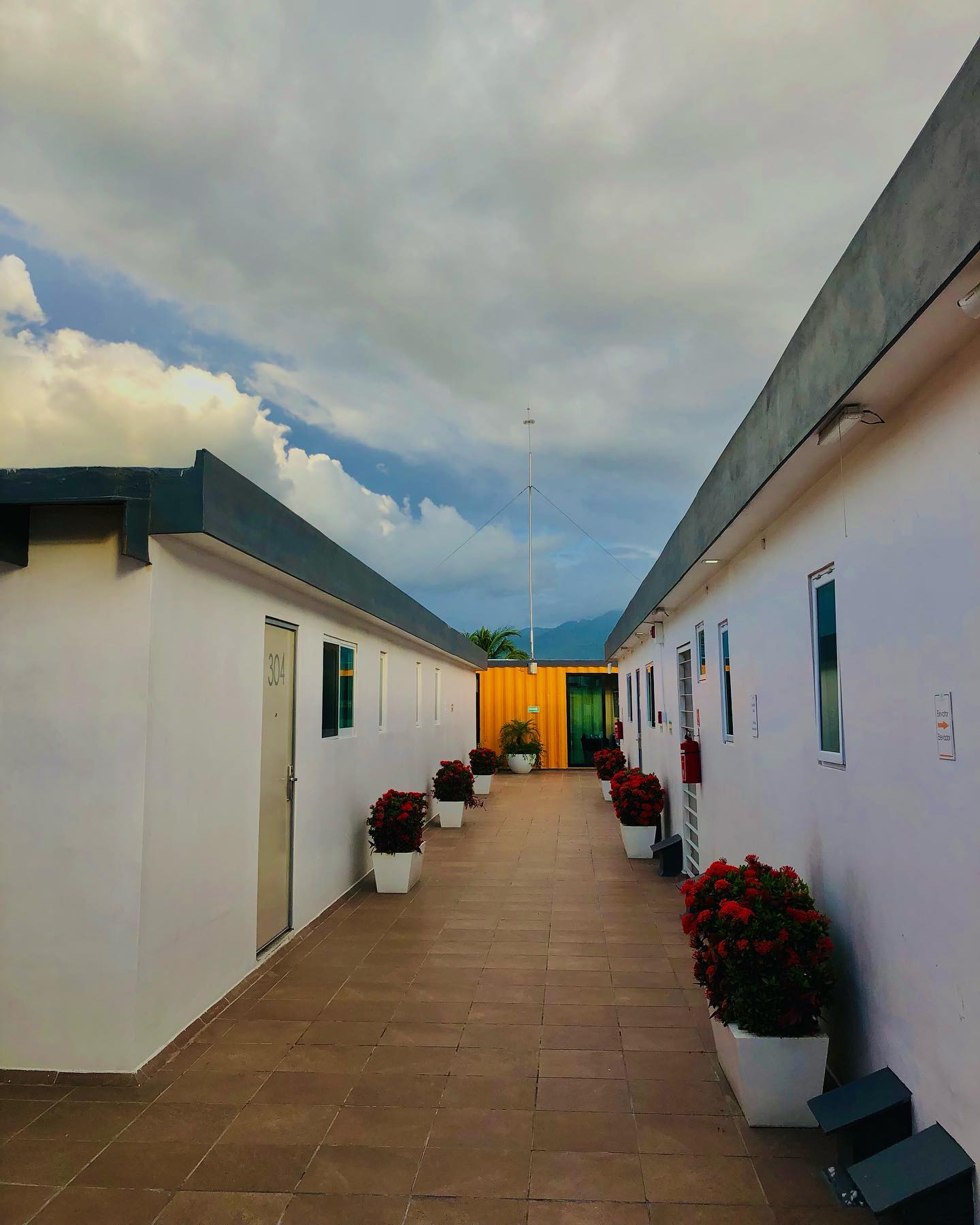 💡Ya sabes que contamos con una... - Hotel Container Inn