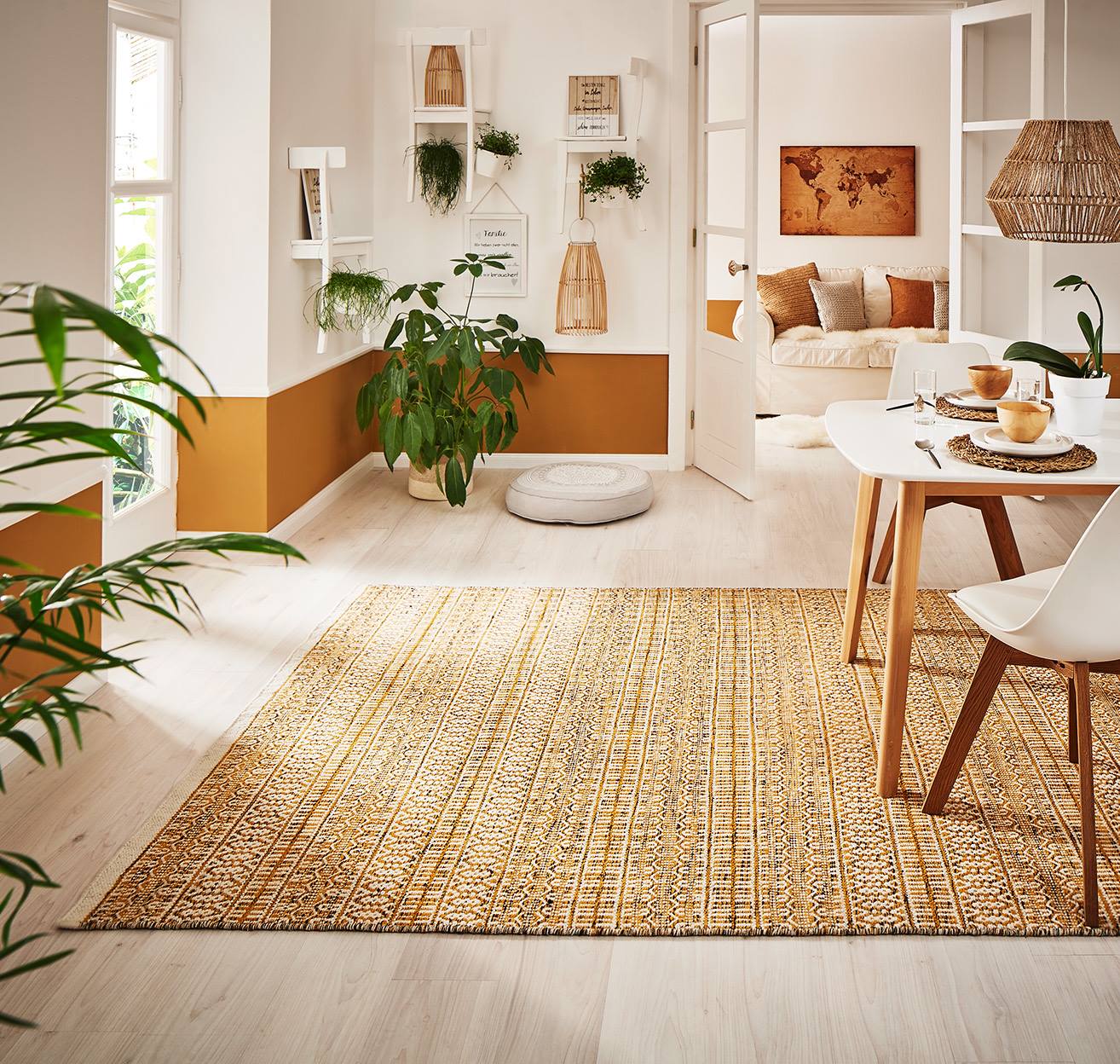 Einer unserer persönlichen Highlights im neuen Katalog 💚: Flachgewebe- Teppich HEDDAL im angesagten 'Yellow'-Ton. Passt zu verschiedenen Looks, vor allem aber zu heller Einrichtung und natürlichen Tönen 🌾. Wie seid ihr eingerichtet? Hier