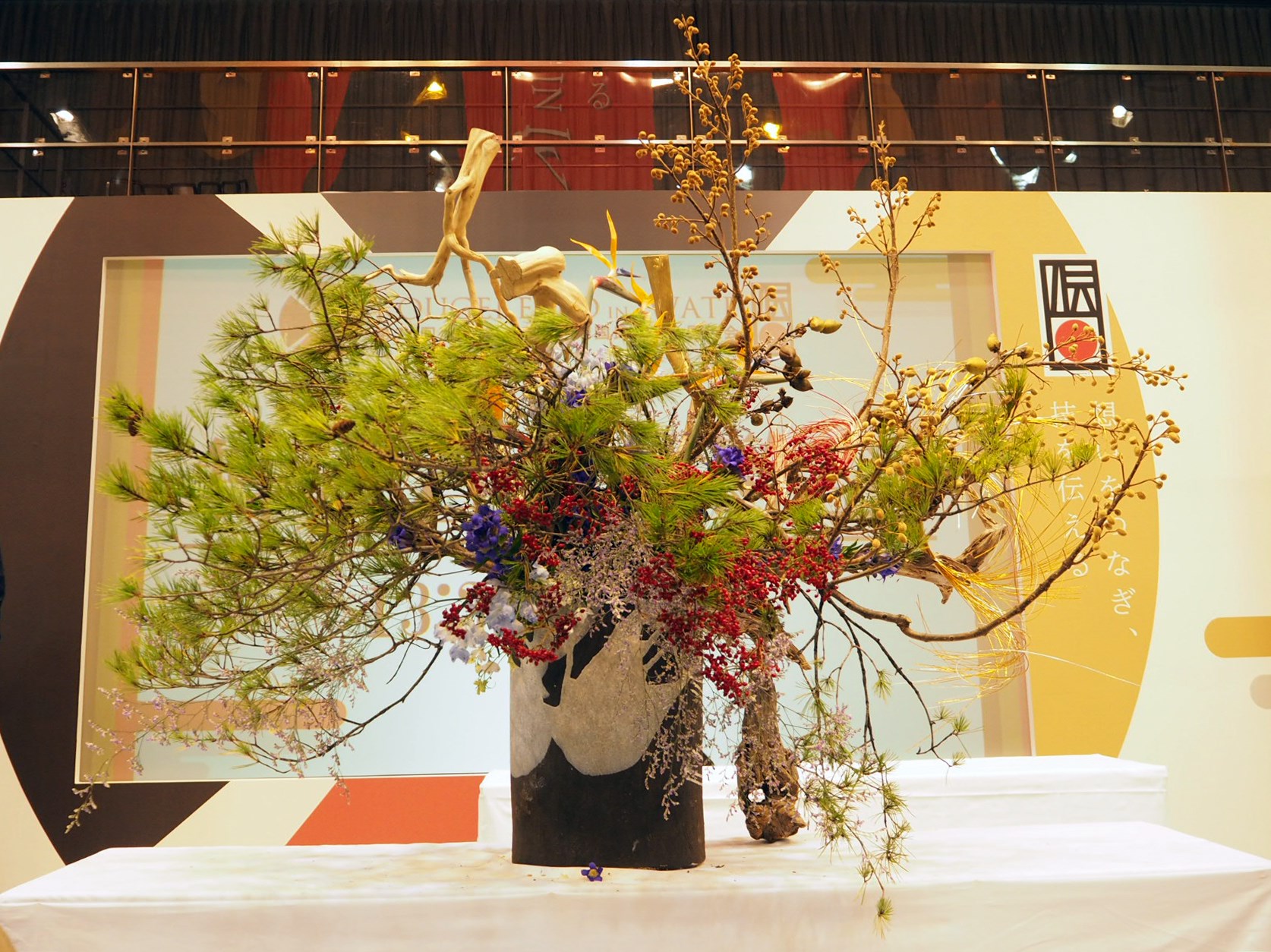 いけばな草月流 Ikebana - 岩手県花の桐や、出荷量日本一のりんどうを