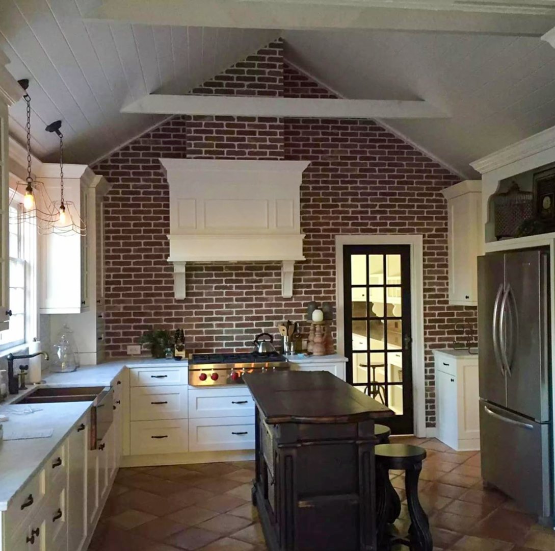 General Shale - Schoolhouse Brick and white cabinets ...... | Facebook