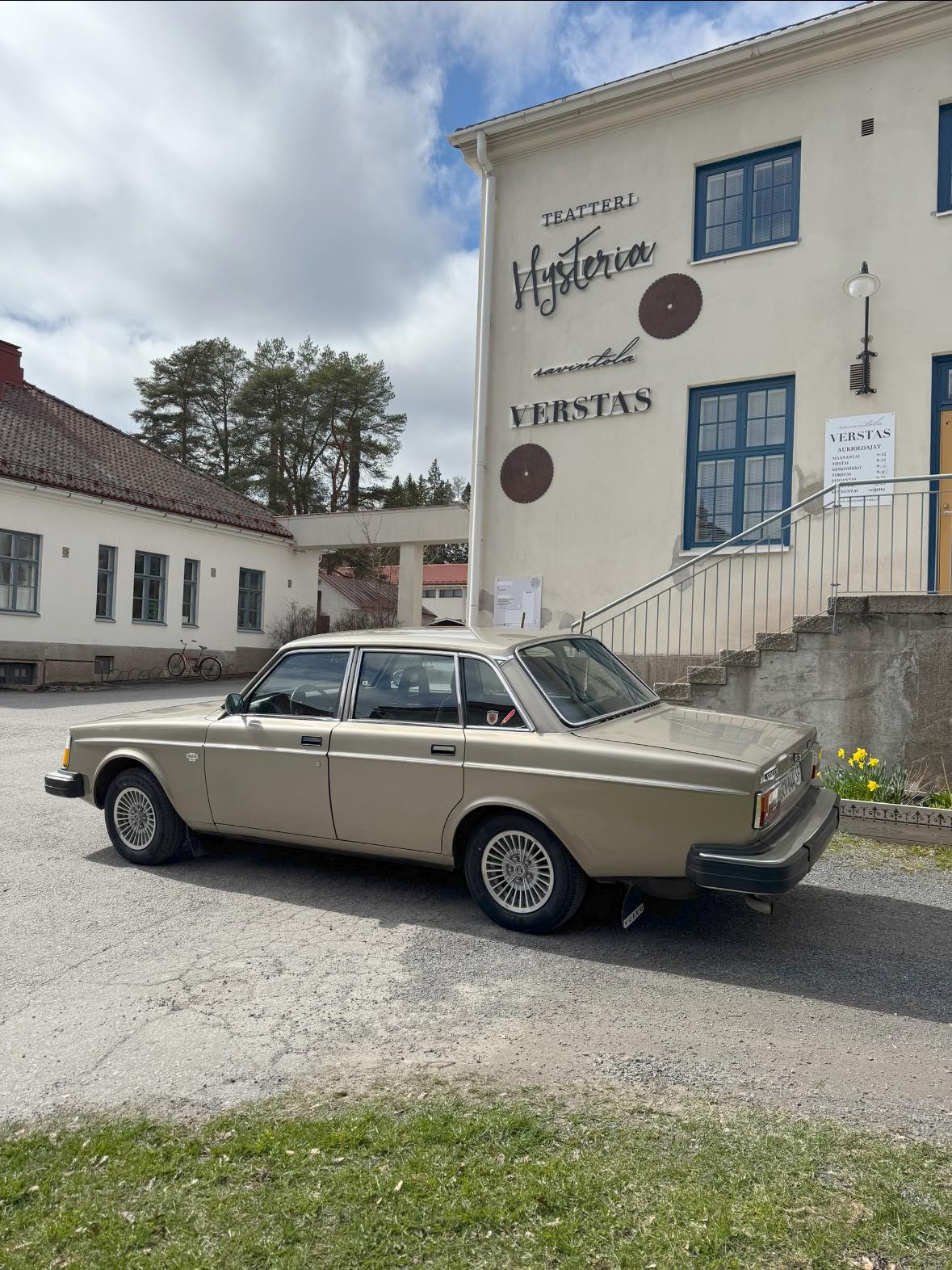 Modèle Réduit Volvo 244 GL Taxi Beige 1975 - Échelle 1/43 Métal - Neuf - Marque Tin Wizard