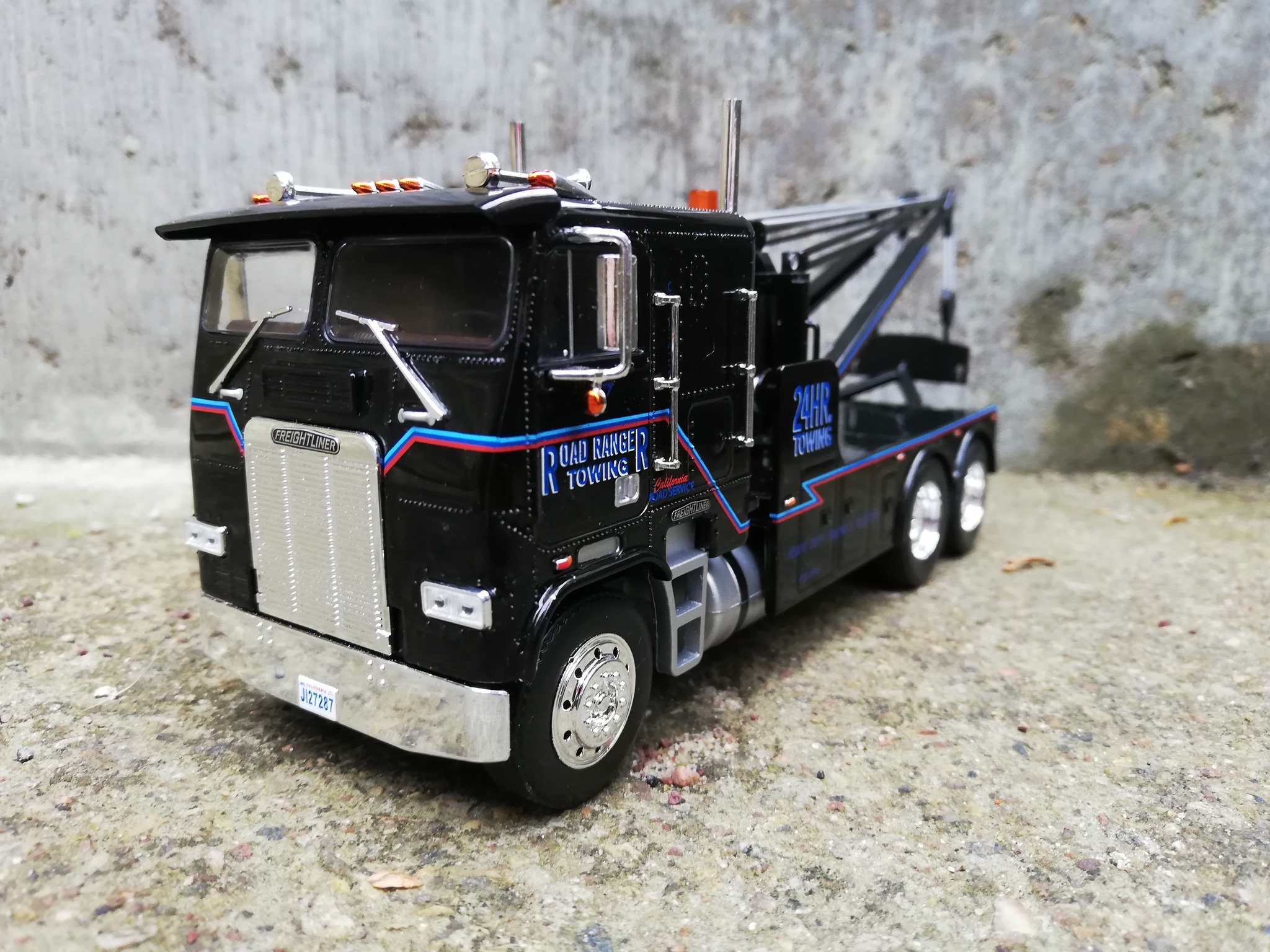 Modellino Greenlight 1/43 1984 Freightliner FLA 9664 Demolitore - Argento E Blu, Terminator 2 - Foto 2