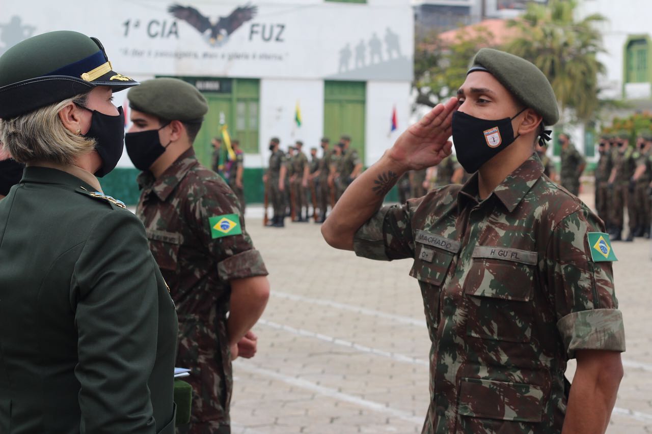 No dia 25 de... - Hospital de Guarnição de Florianópolis