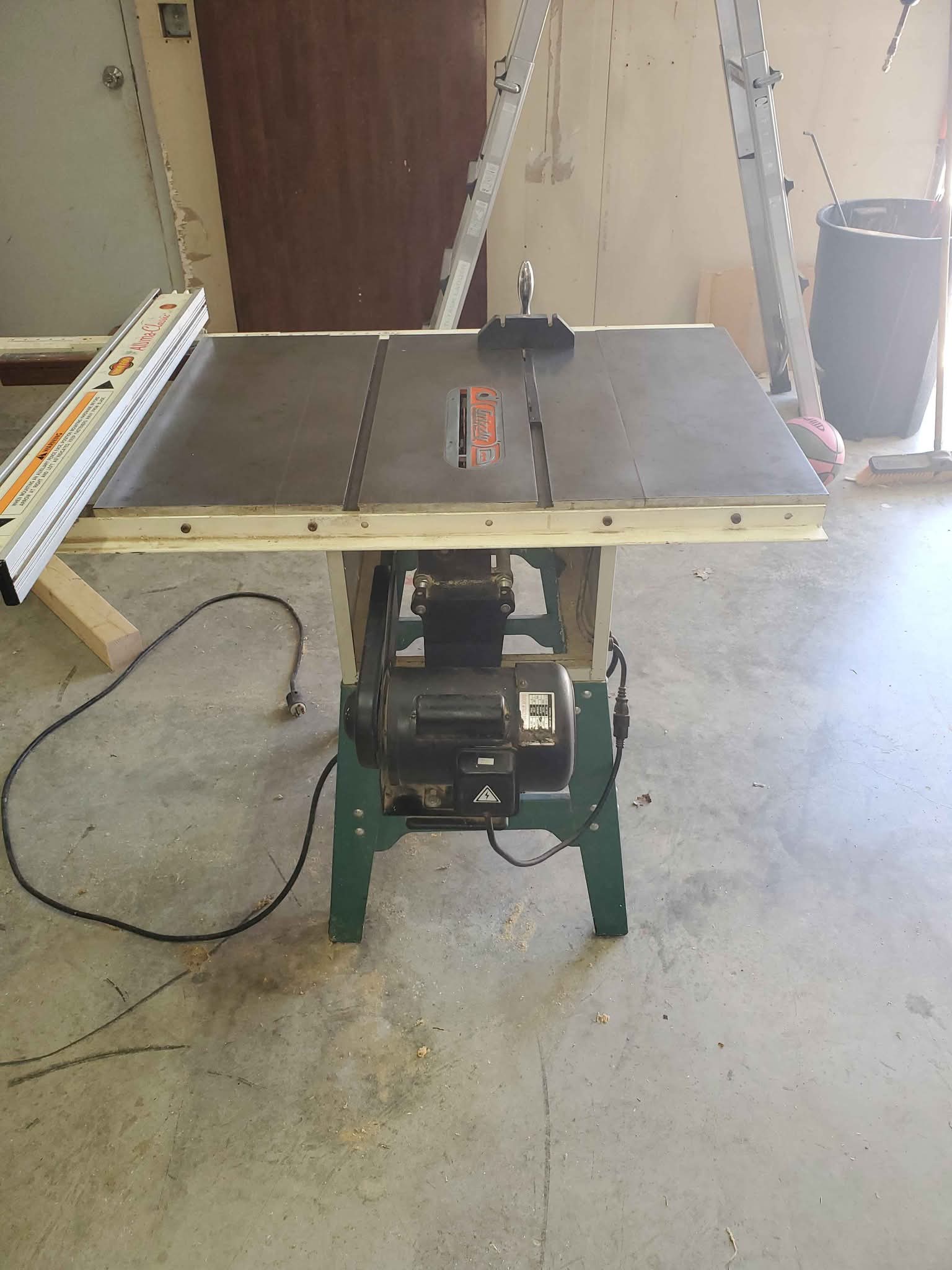 GRIZZLY TABLE SAW G0444Z - Saws & Blades - Rhome, Texas | Facebook ...