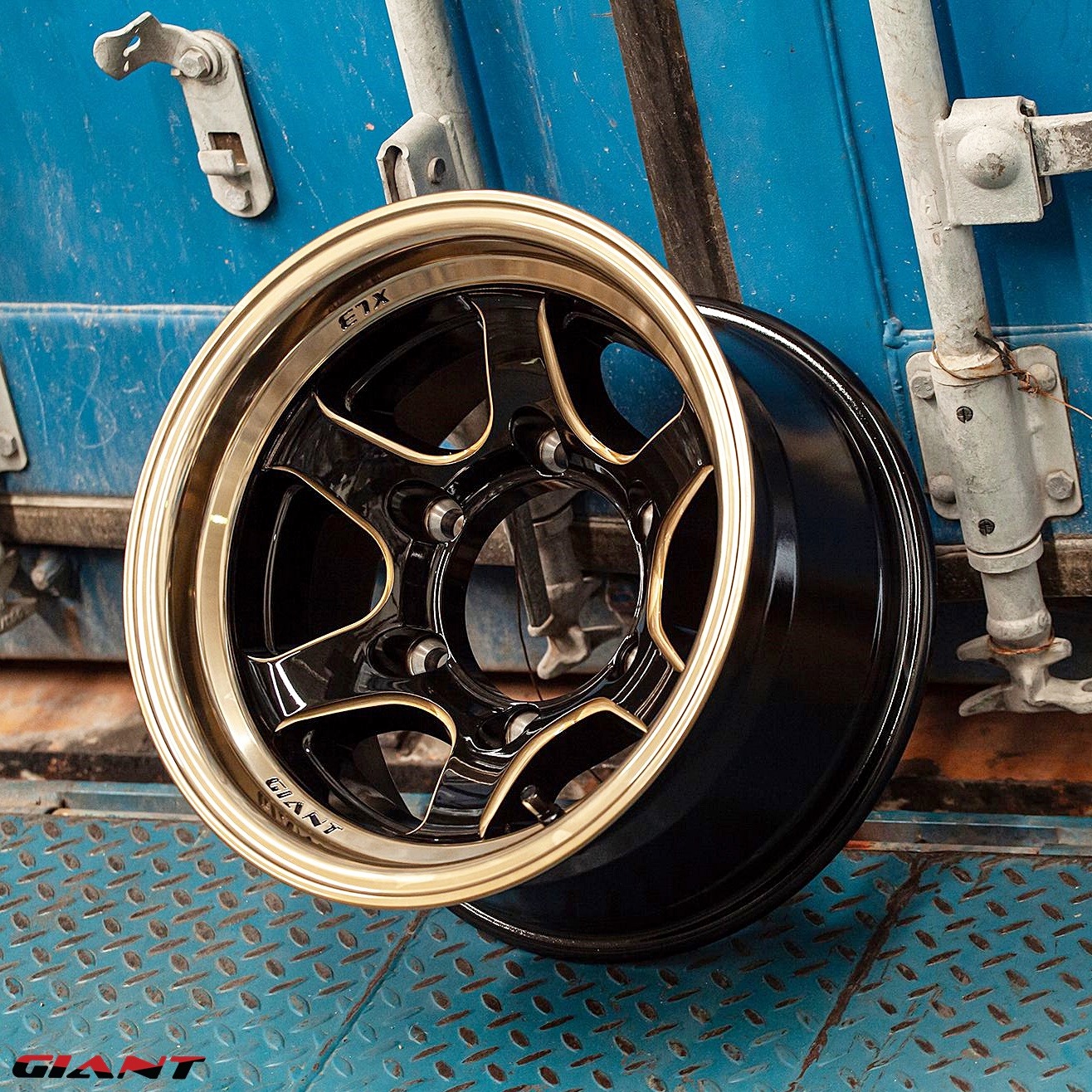 สีก็โดดเด่นแถมยังพร้อมเติมทุกสายบรรท... - Lenso & Raiden Tires