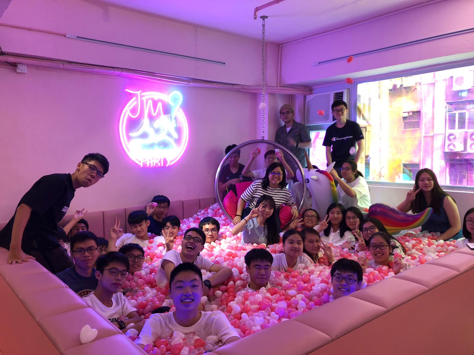 comma party - Neon Style Pink Theme 💟JM Party@荃灣場地... | Facebook