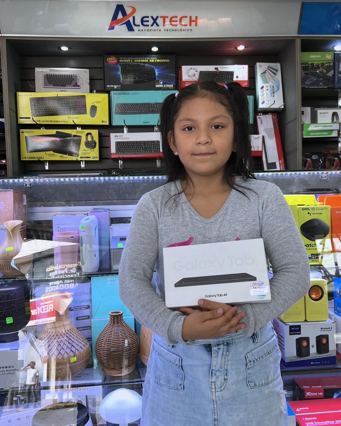 Conoce a nuestro... - AlexTech Mayorista Tecnológico Ec