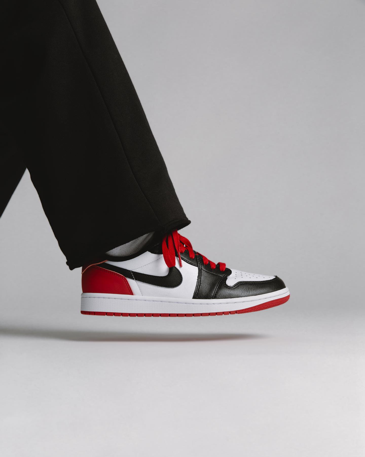 ?11:00 AM ? Air Jordan 1 Retro Low OG “Black Toe” Launching in 