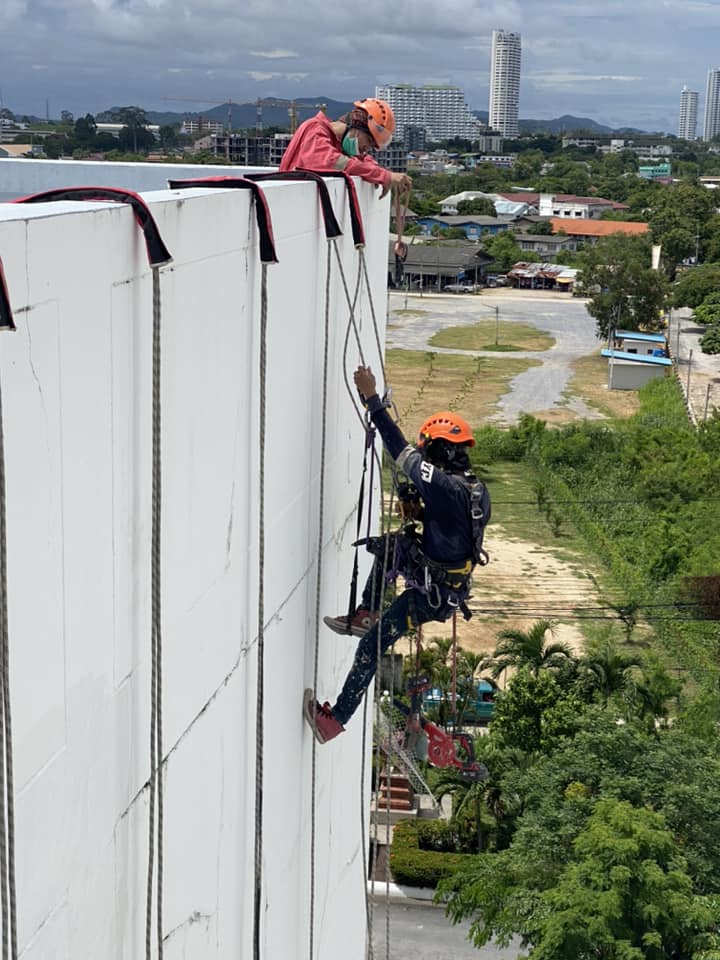โรยตัวพัทยา ล้างบ่ออับอากาศ อบรมหนีไฟ Rope Abseiling Safety Pattaya ...