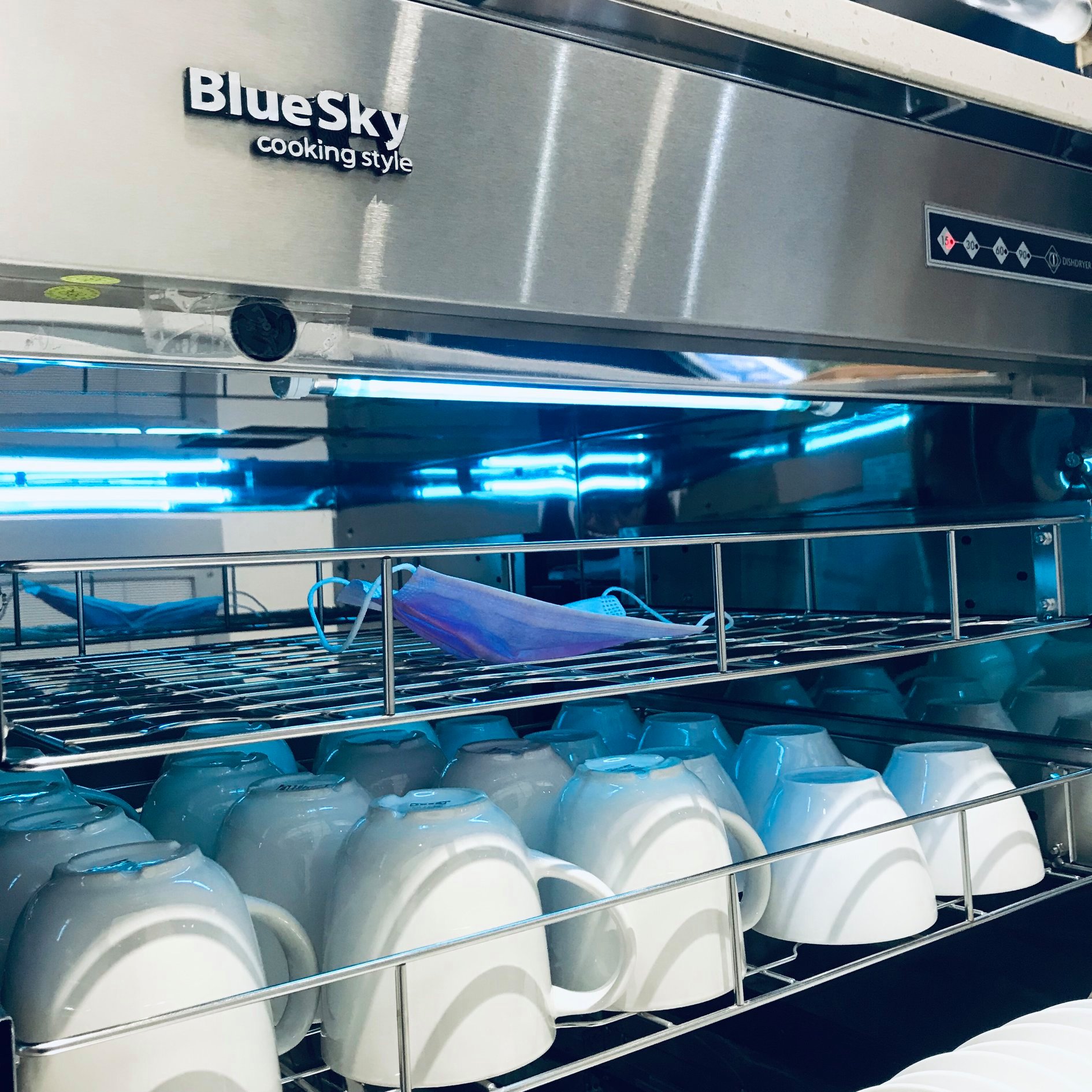 藍天廚飾bluesky Cooking Style Ltd 消毒殺菌你用對方法了嗎 Bluesky 不鏽鋼崁入式烘碗機 採用最有效 Uvc 紫外線殺菌燈 消滅細菌 真菌 病菌 立克次體 肝炎病毒等 烘乾 消毒 殺菌一次完成