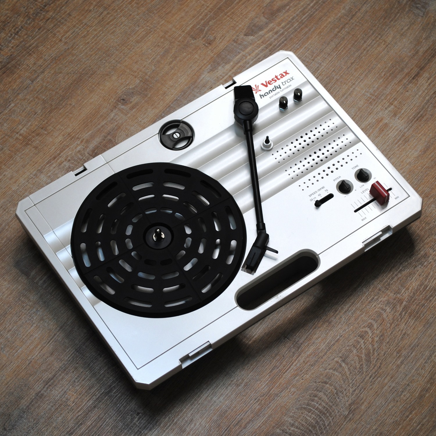 If you ever wanted a Vestax HandyTrax with a Fader inside then