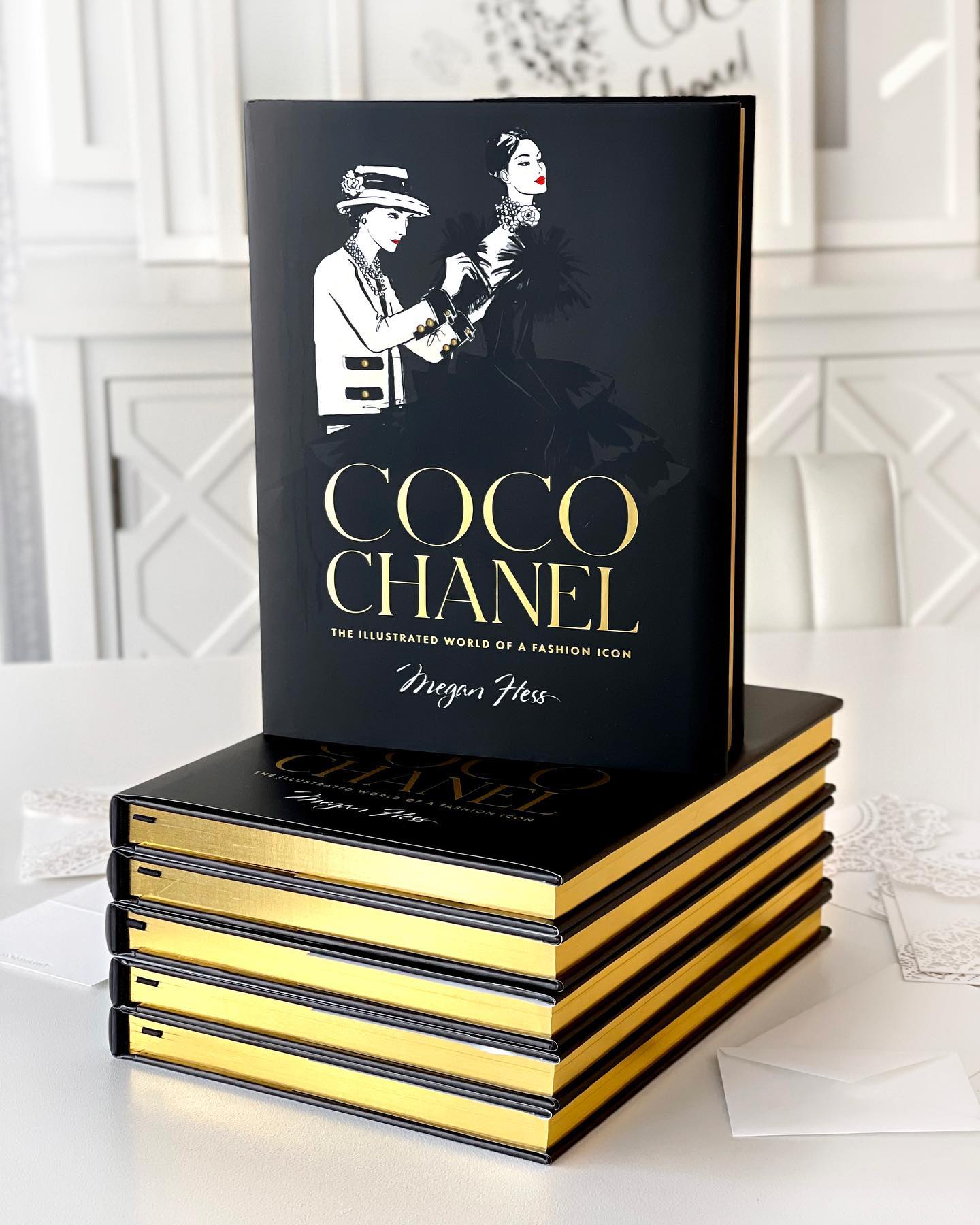 Coco Chanel Special Edition: The Illustrated World of a Fashion A