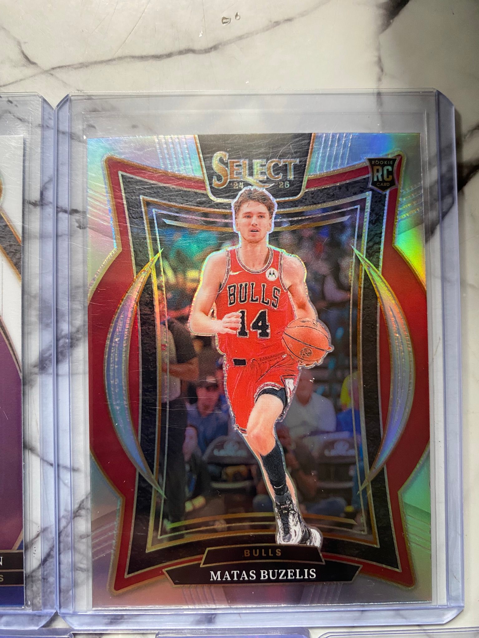 Matas Buzelis RC /99 Red Hot Rookies RC Bulls