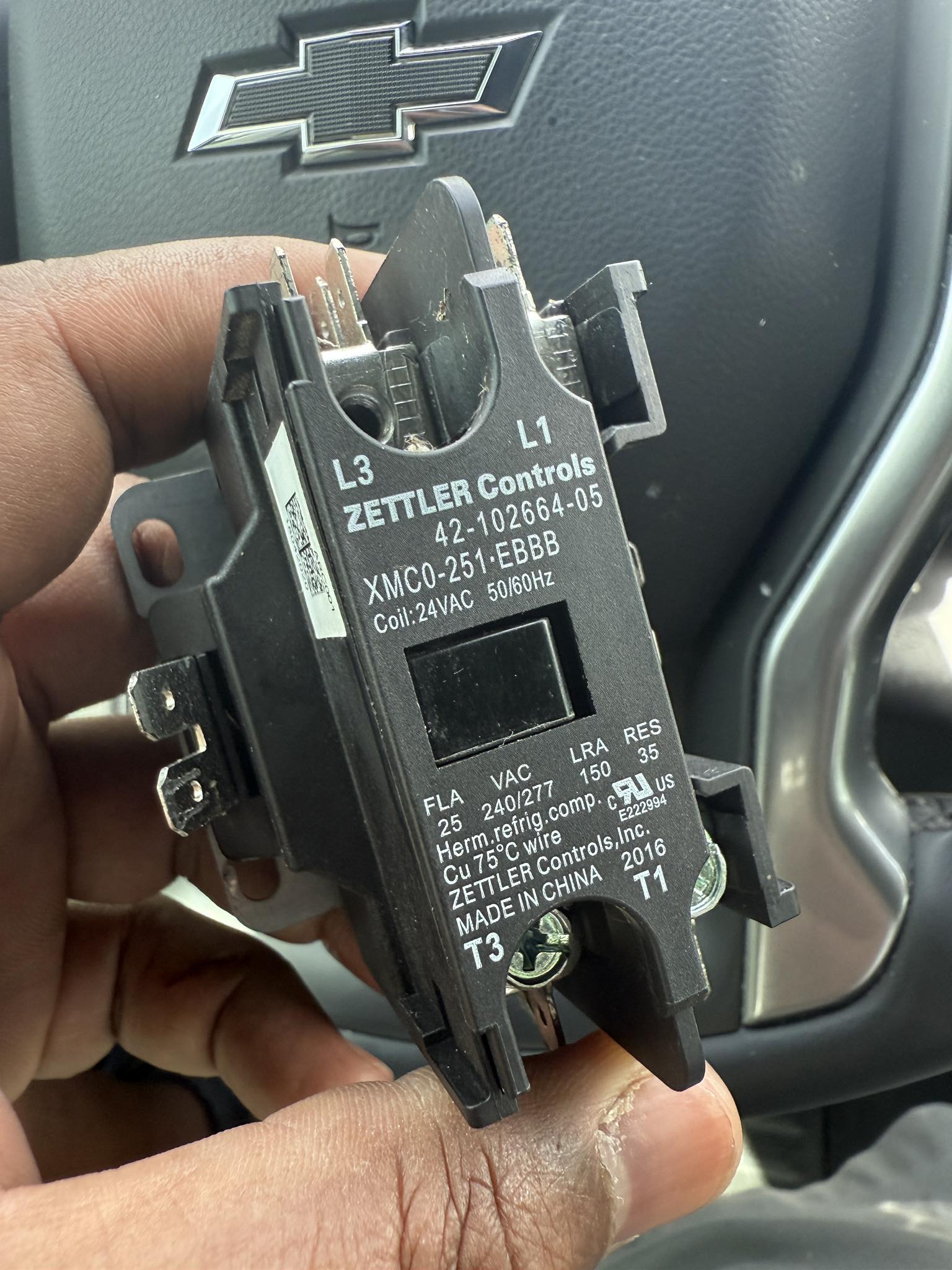 Can a 30FLA contactor replace a 25FLA contactor for an AC unit?
