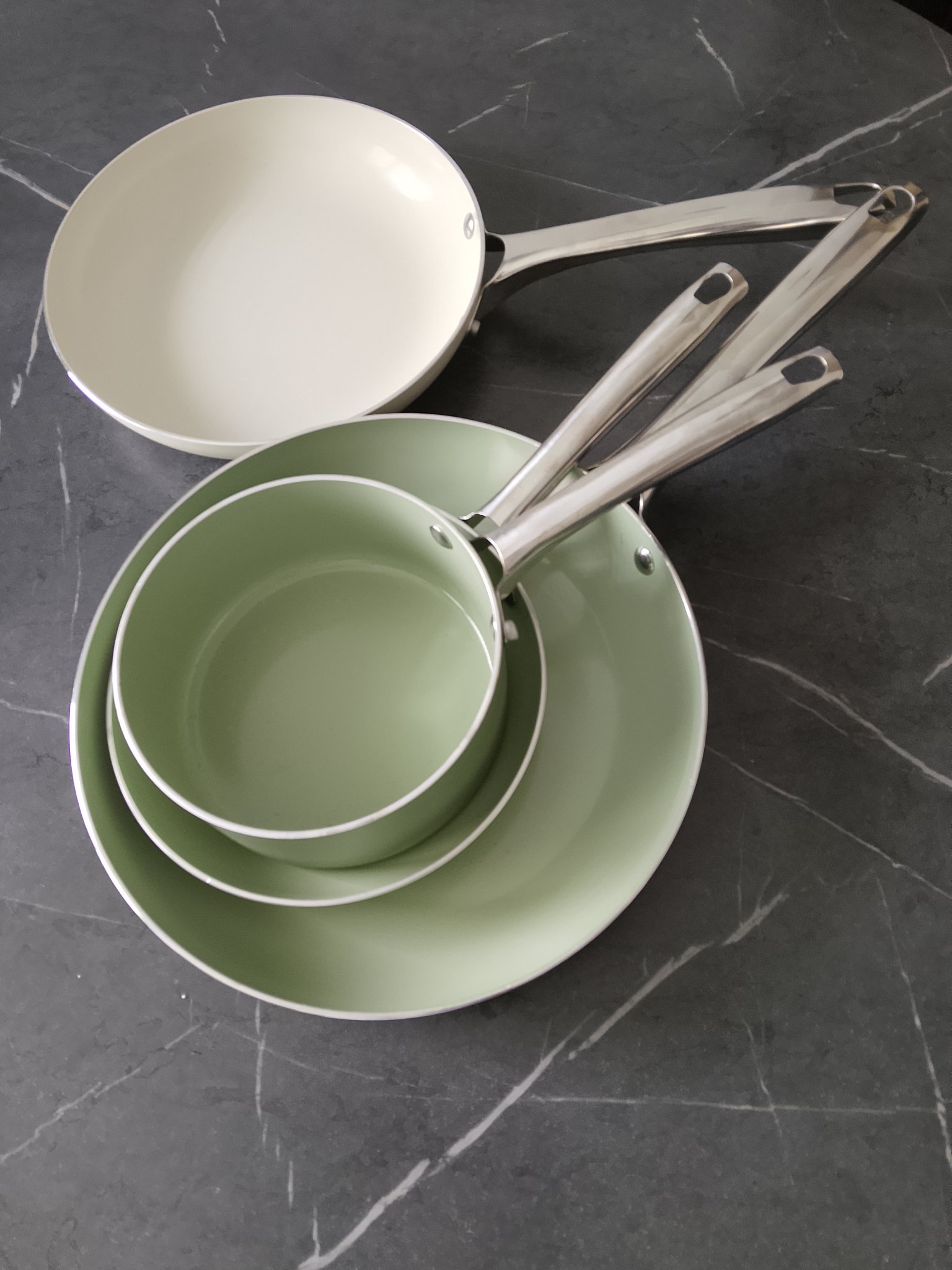 zestaw-patelni-smukee-vintagee-skillets-frying-pans-wroclaw