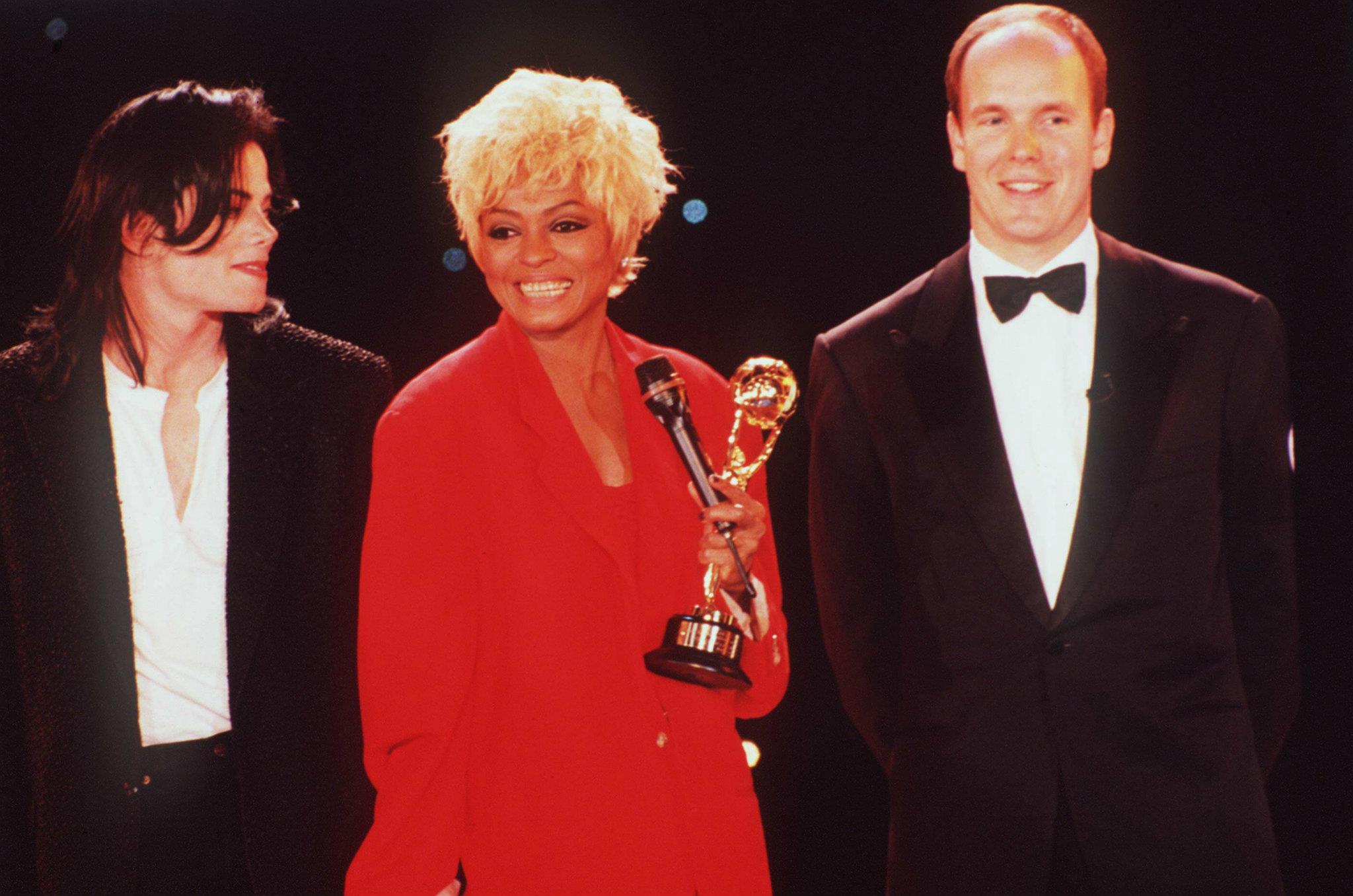 World - Diana Ross receives the Legend Award from Michael Jackson