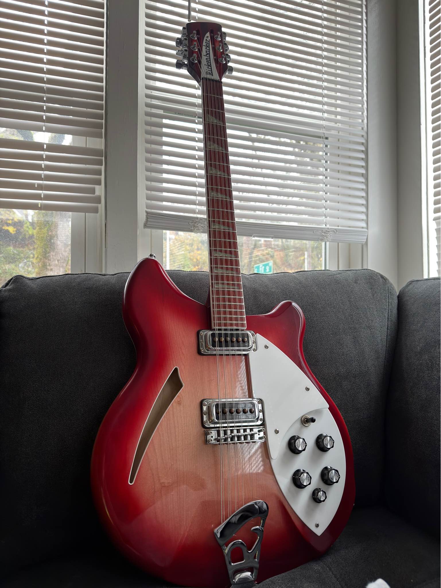1999 Tacoma Chief C3C guitar in great condition