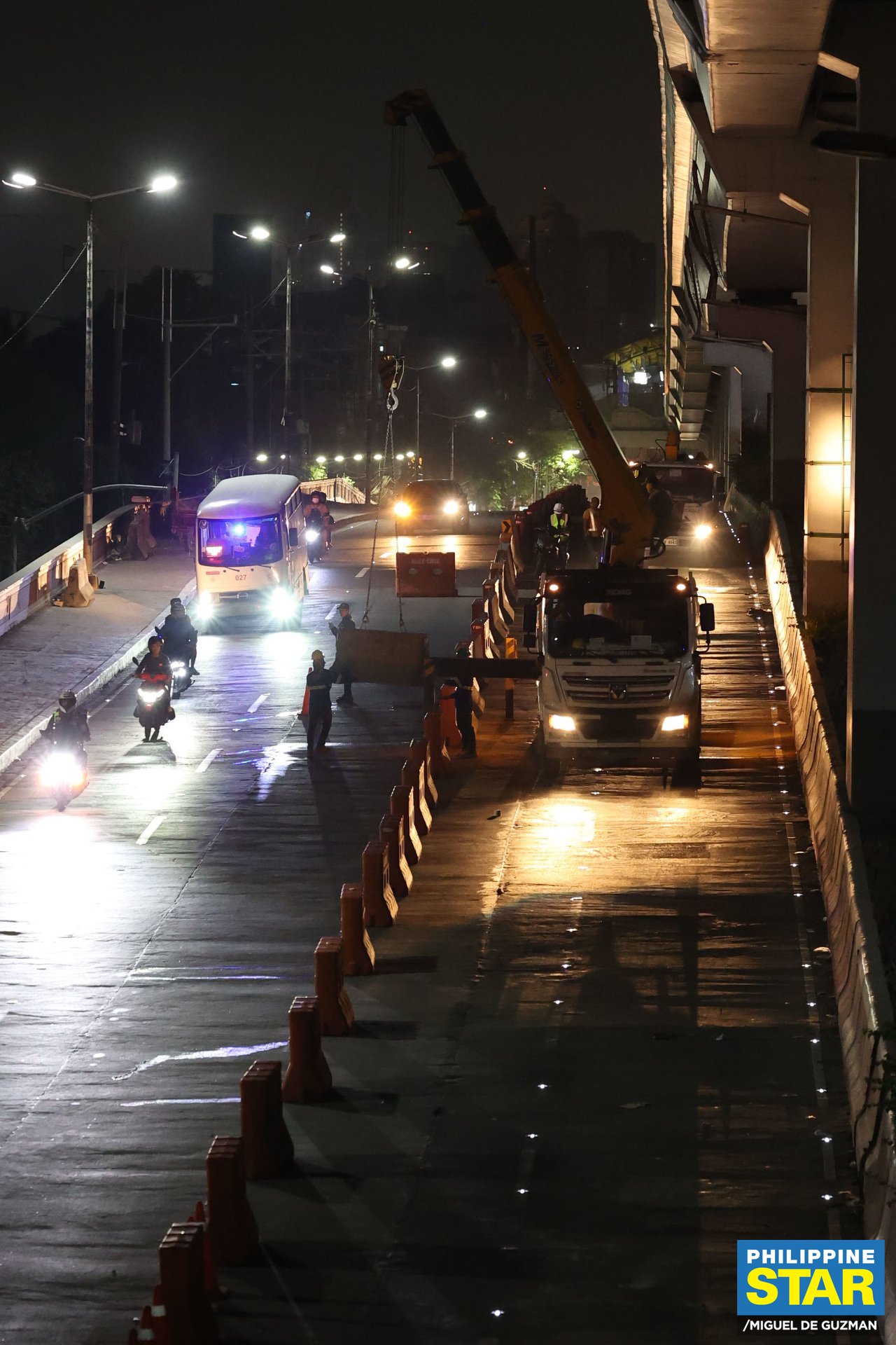 Philippine - Workers of the Department of Public Works and Highways ...
