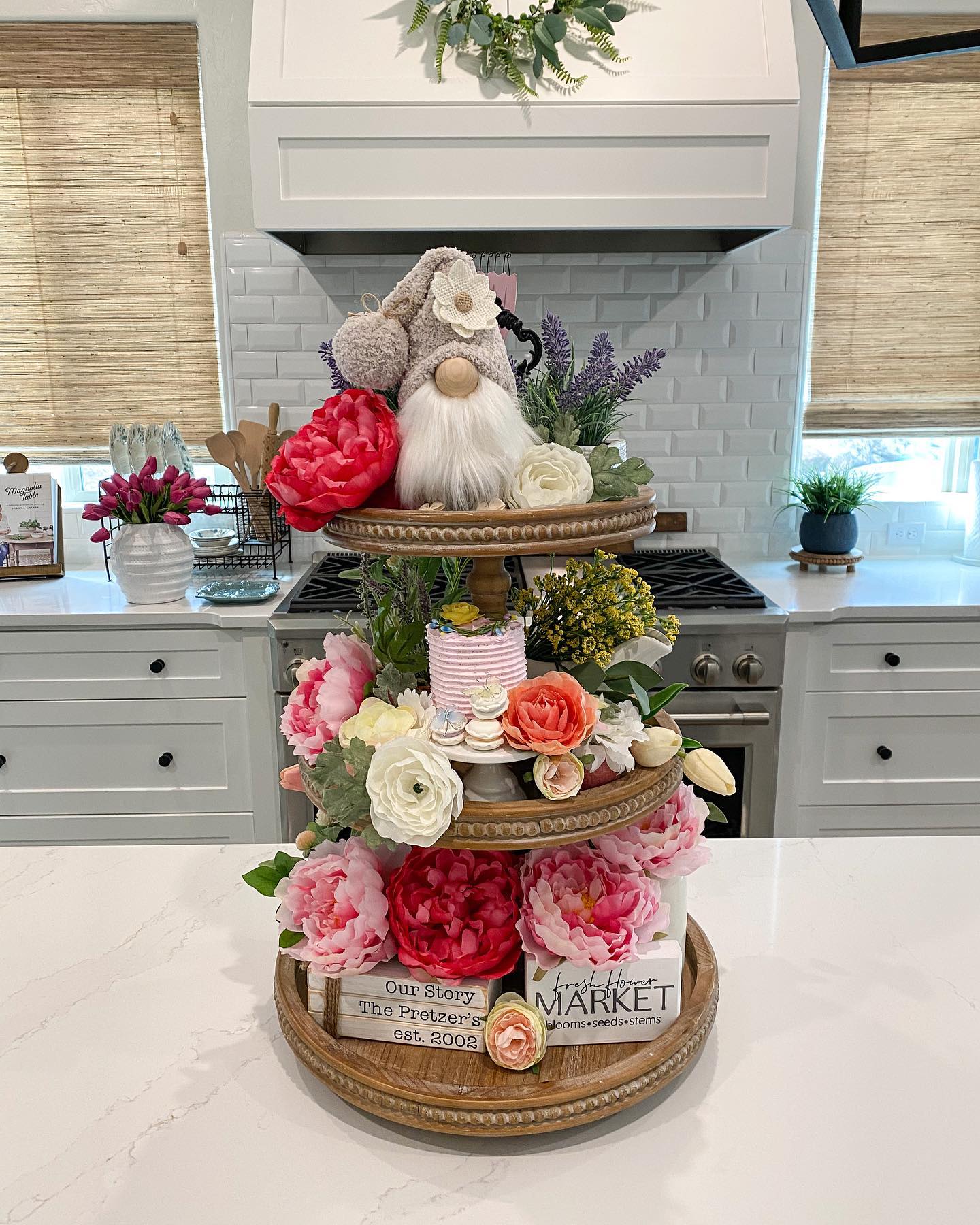 Home styling - Happy FRIDAY friends. Here is my flower...