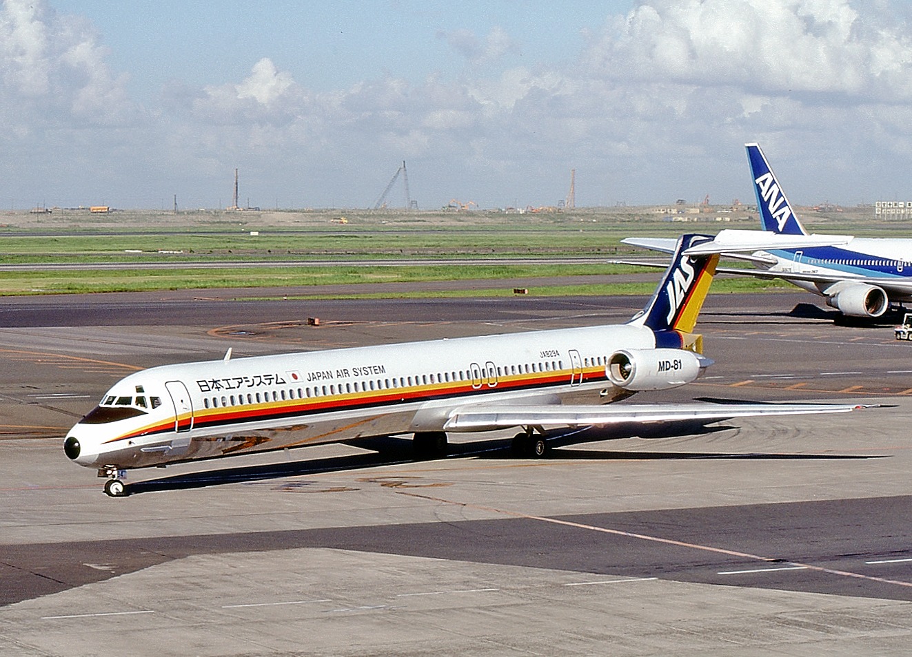 Japan Air System JA8294 MD81 cn 49820/1598 Haneda(HND) 25.Jul.1989