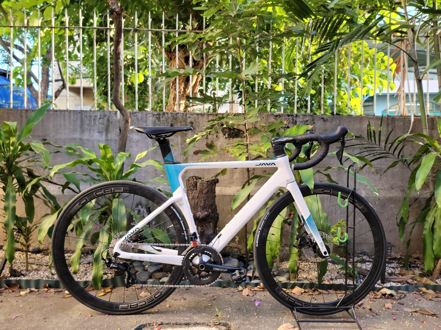 Java Fuoco Air Road Bike Endurance with Shimano 105 Components